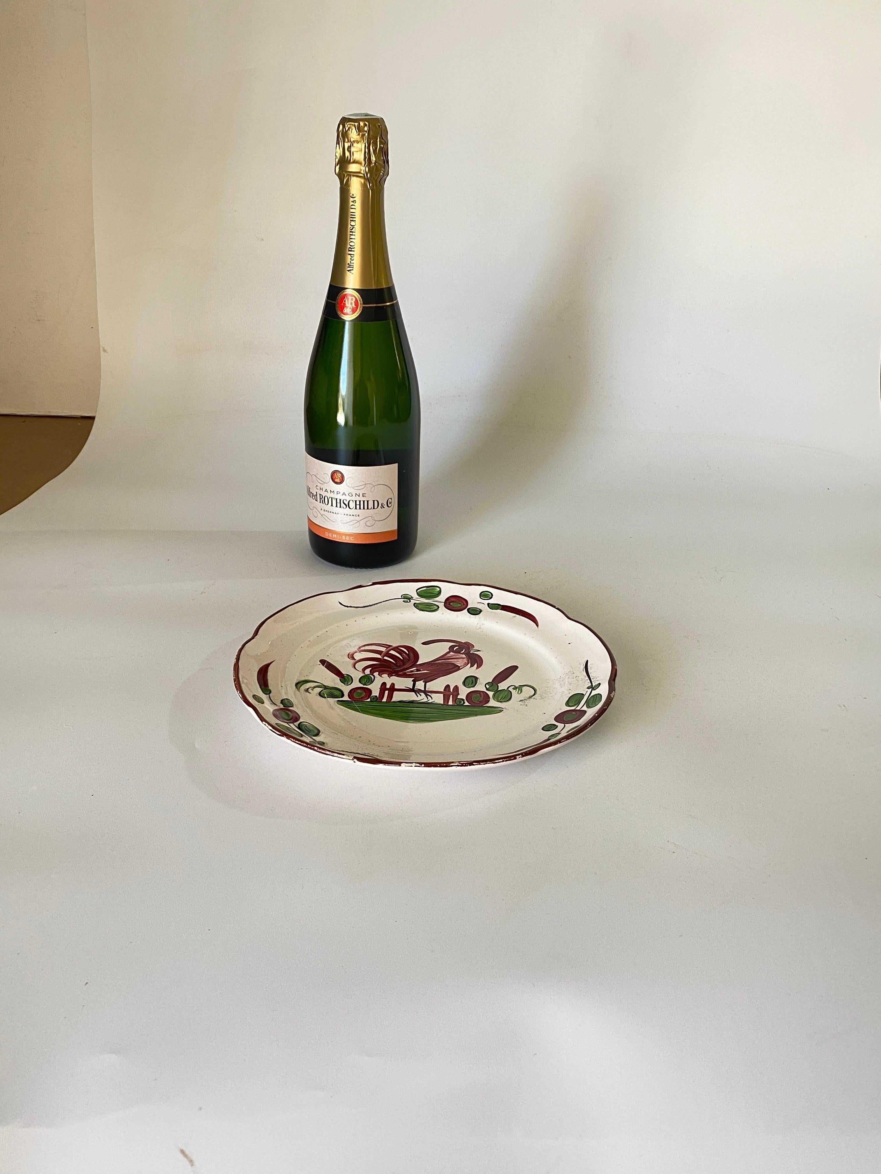 Plate in French Faïence, Red and Green Color, 19th Century, Rooster In Good Condition For Sale In Auribeau sur Siagne, FR