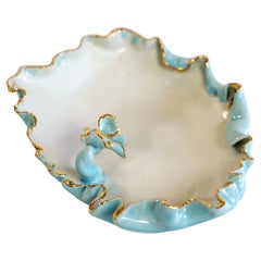 Assiette en porcelaine turquoise et blanche de l'artiste-design Hania Jneid
