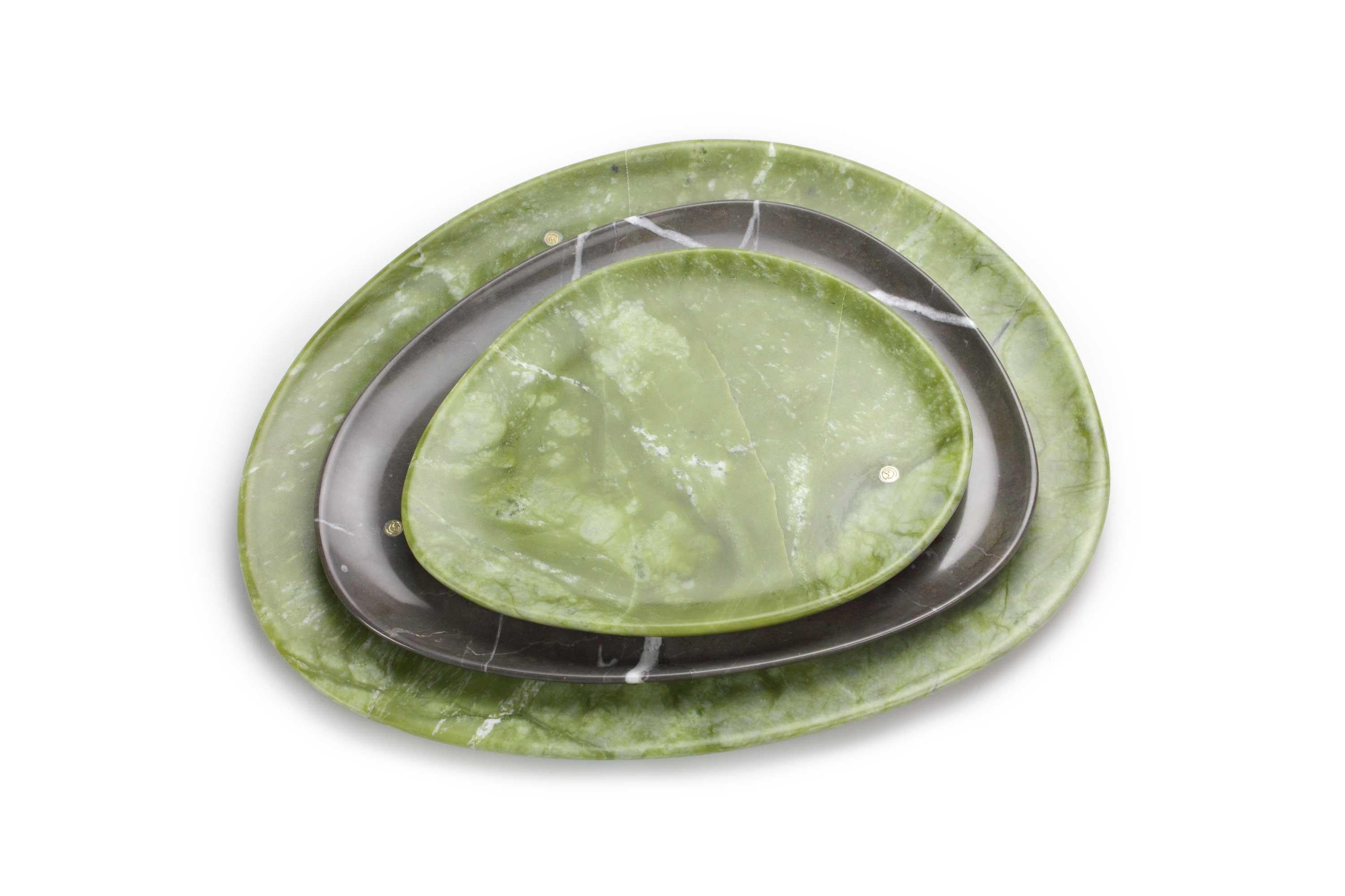 Intagliato a mano Piatto da portata Solido Verde Ming Marmo scolpito a mano da collezione Italia in vendita