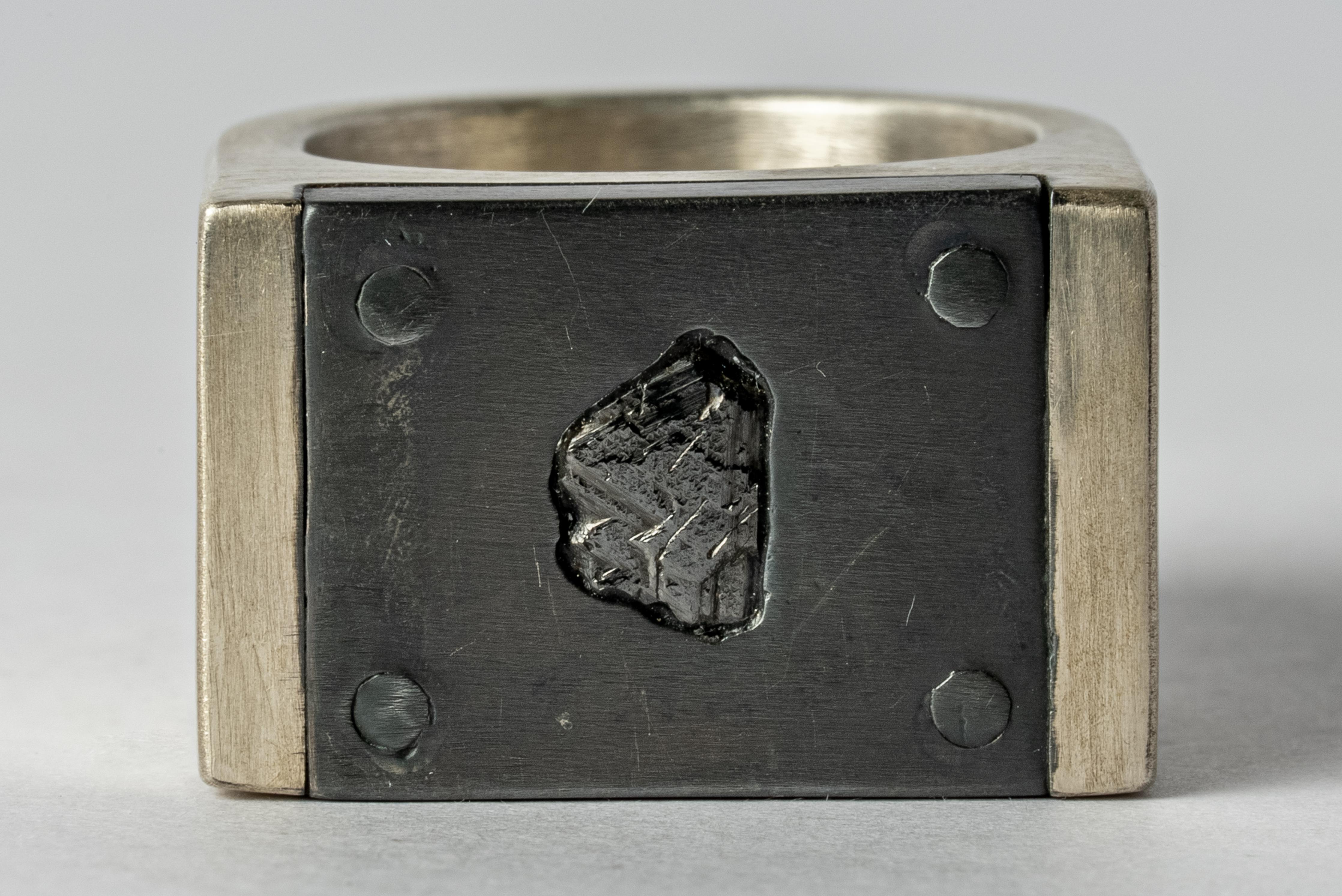 En vente :  Bague à plaque simple (0,2 CT, fragment de diamant noir, 17mm, MA+KA+KFRDIA) 3