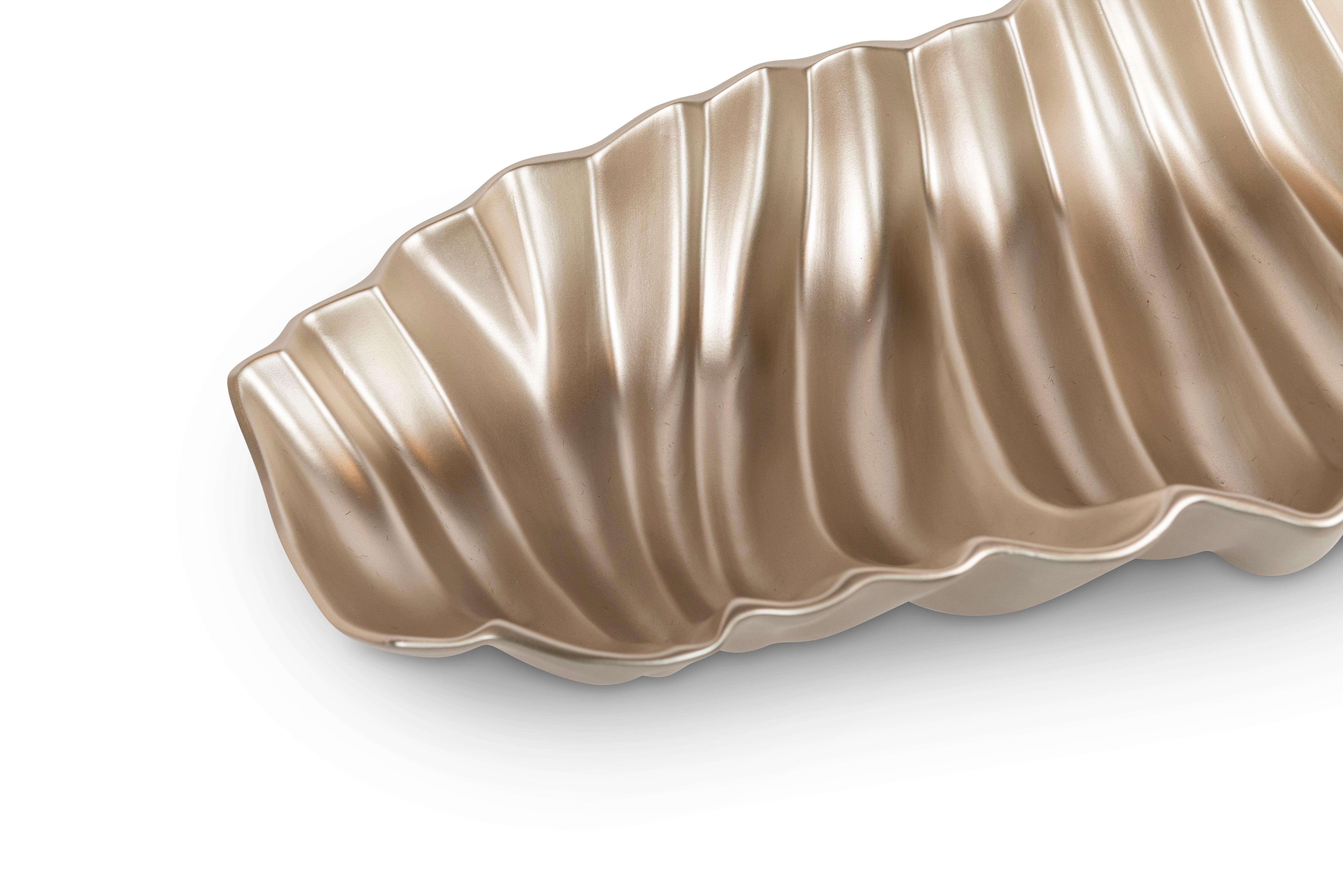 Servierplatte Shar Pei, perlenbeige und goldfarbene Oberfläche, in Keramik, Italien (Moderne) im Angebot