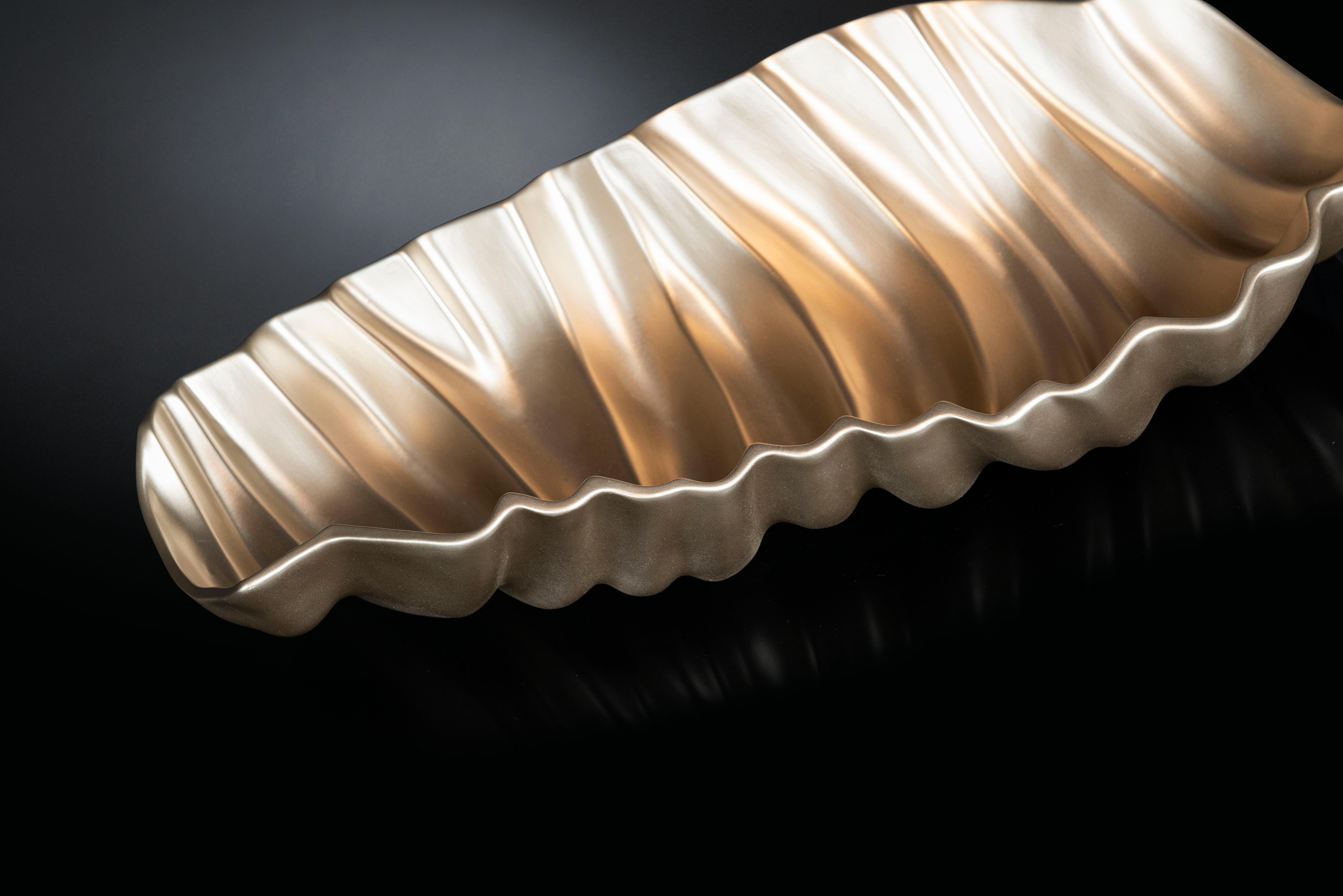 Servierplatte Shar Pei, perlenbeige und goldfarbene Oberfläche, in Keramik, Italien im Zustand „Neu“ im Angebot in Treviso, Treviso