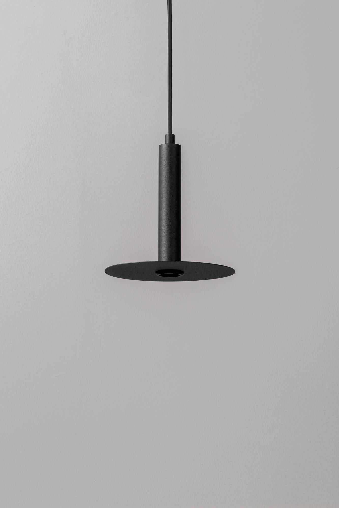 Verniciatura a polvere Lampada a sospensione Plate Spot Moss di +kouple in vendita