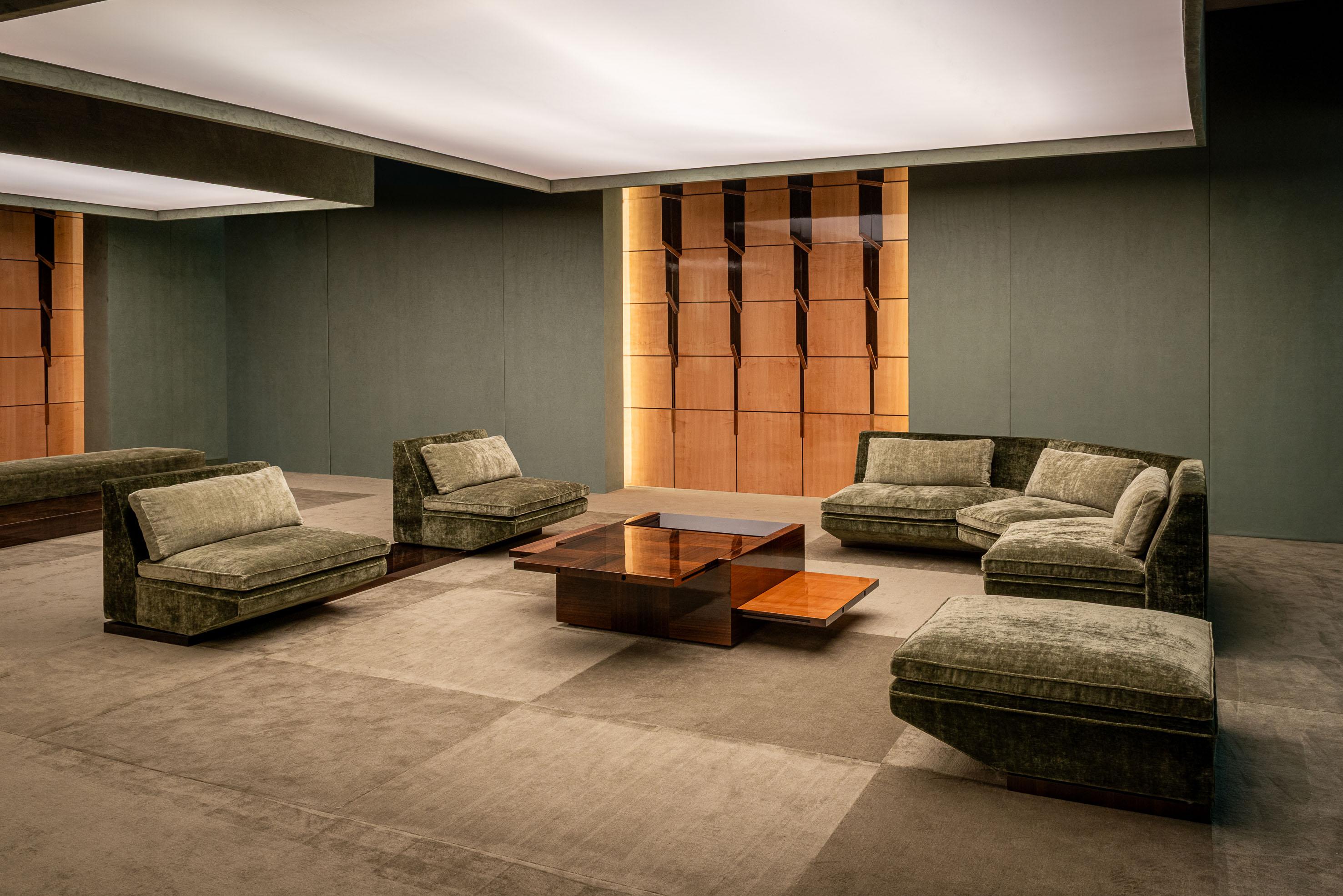 PLATEA Modular Angular Composition of Green Velvet Sofa and Revolving Pouf In New Condition For Sale In Lentate sul Seveso, Monza e Brianza