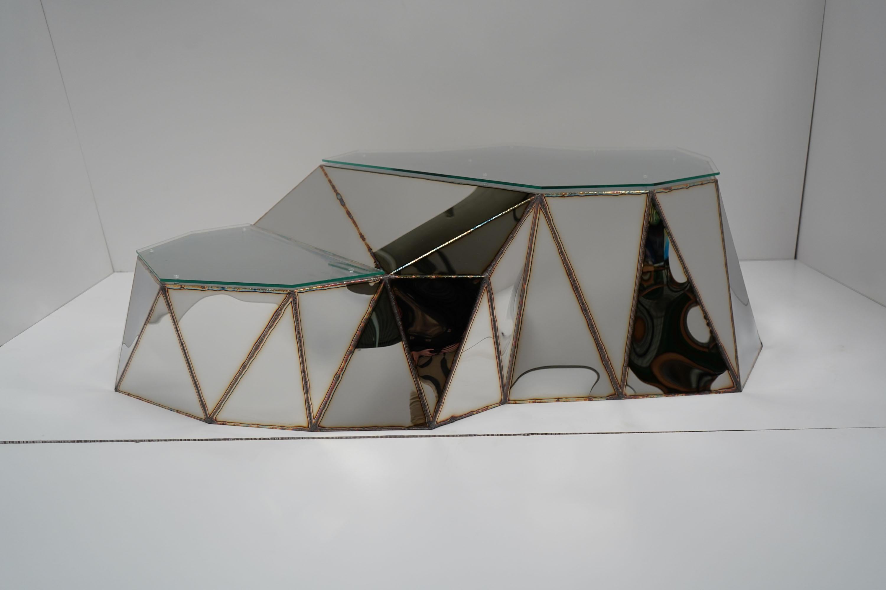 Mesa de centro Plateau de acero inoxidable soldado pulido espejo de Julian Mayor Acero inoxidable en venta