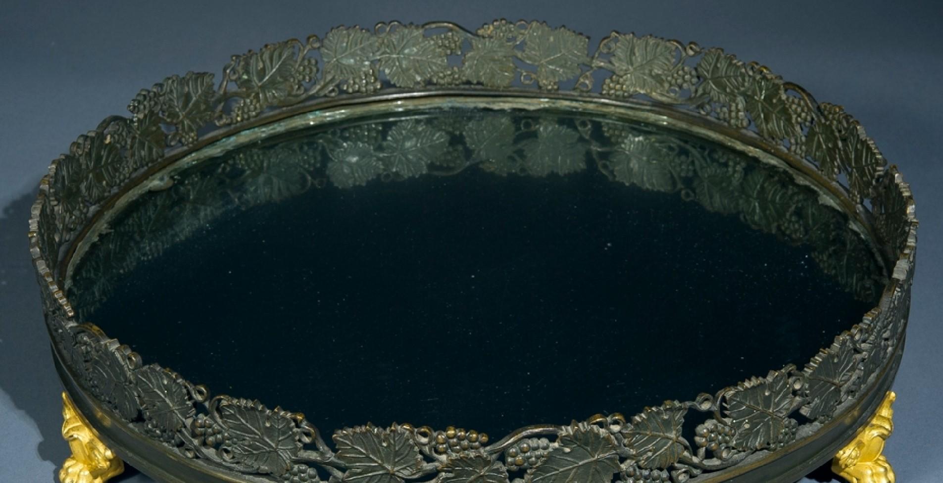 Neoclassical Plateau in the Restauration Taste with Grape and Leaf Motifs For Sale