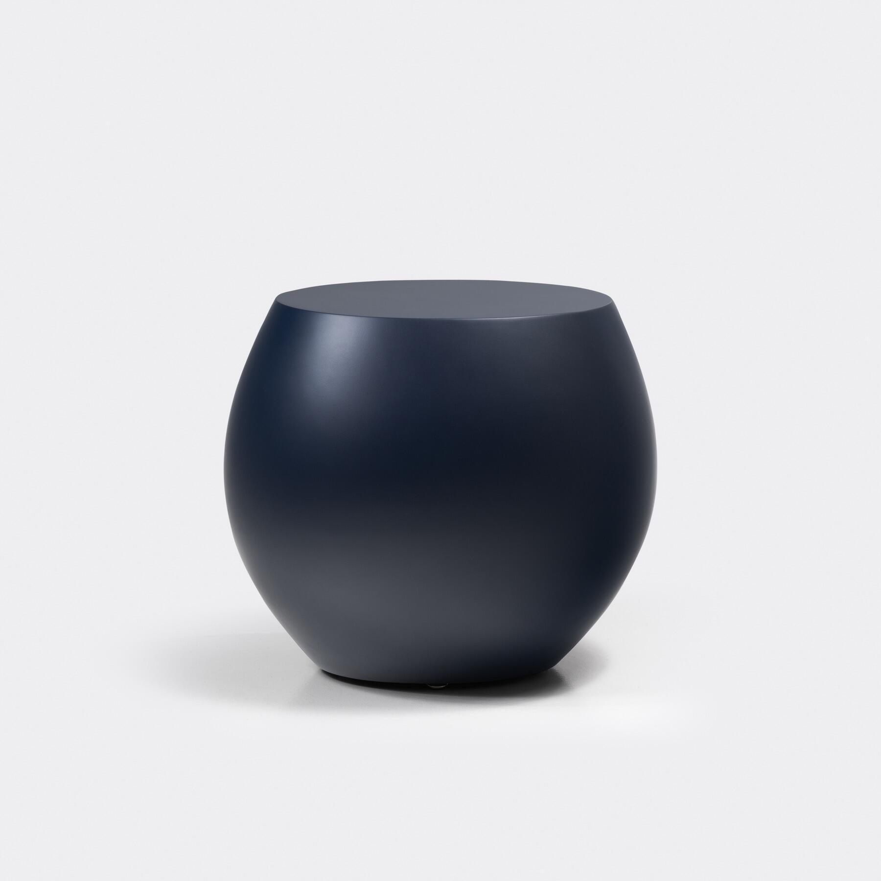 Plateau Side Table. Midnight In New Condition For Sale In Chicago, IL