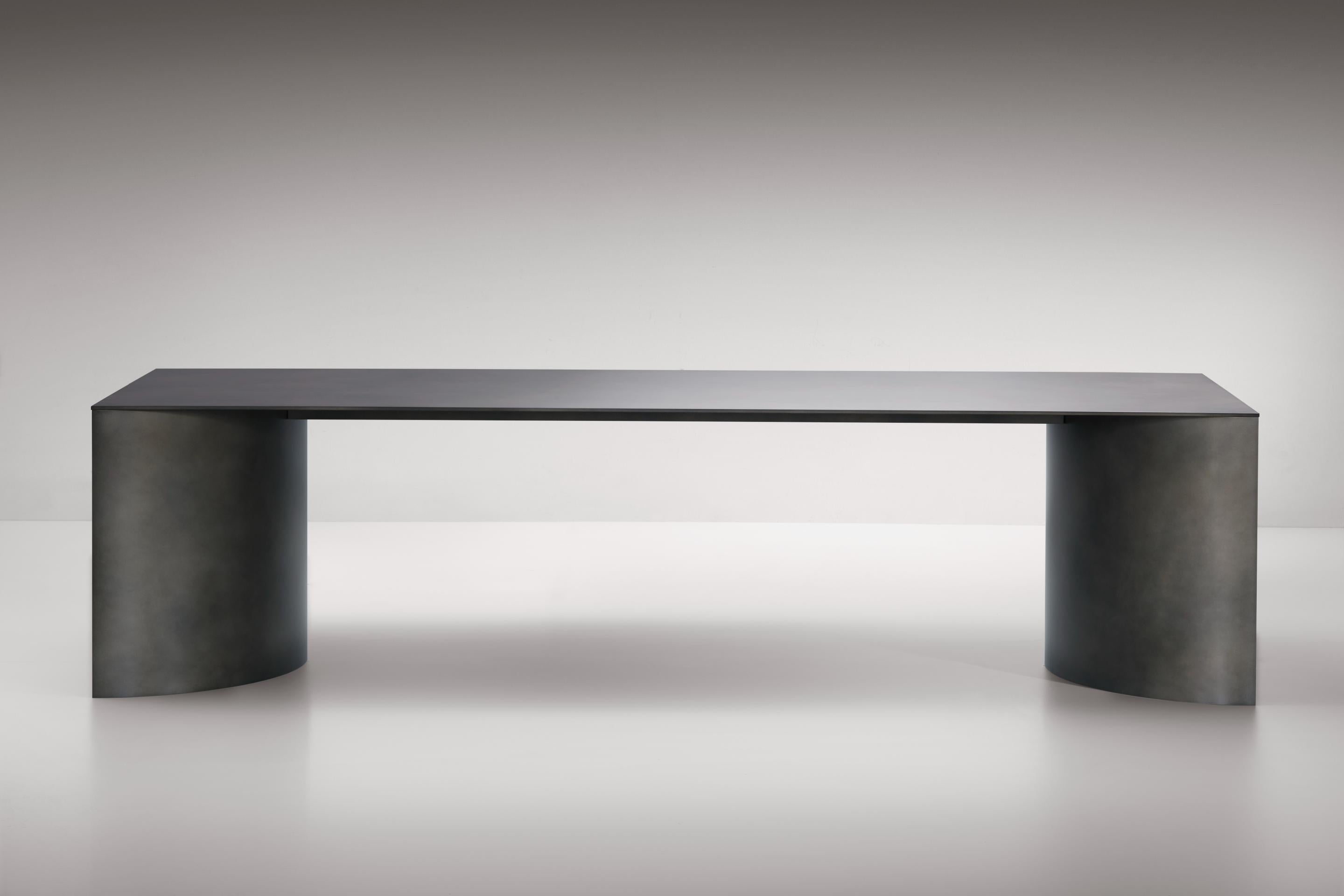 Plateaux of Mirror Table by De Castelli
Dimensions: W 300 x D 100 x H 75 cm
Materials: Orbitale DeLabré Stainless Steel
Other versions are available. Please contact us for any request.

A sculptural presence and essential minimalism are the