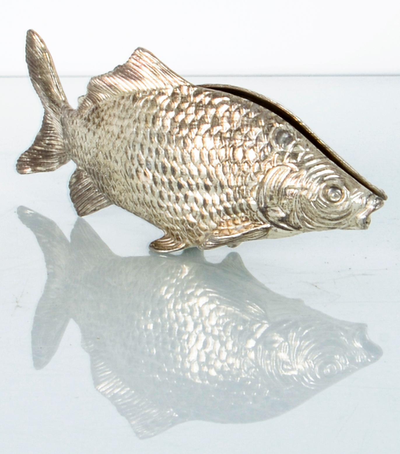 From circa 1970 this playful metal napkin holder captures a fish in motion. A lifelike underwater sculpture, frozen and adorned in your kitchen or dining room, a great decoration in any space.