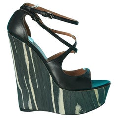 Plateform sandal in black leather and wood pattern heels Alaïa