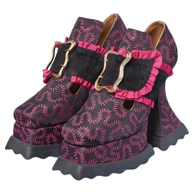 Plateforme shoes with buckle and ruffles Zandra Rhodes 
John Fluevog in vendita