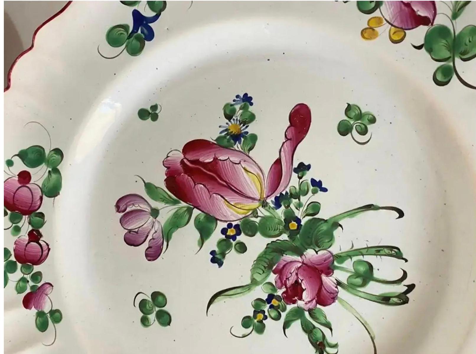 Plates in French Faïence Red and Green Color, 19th Century Set of 5 For Sale 2