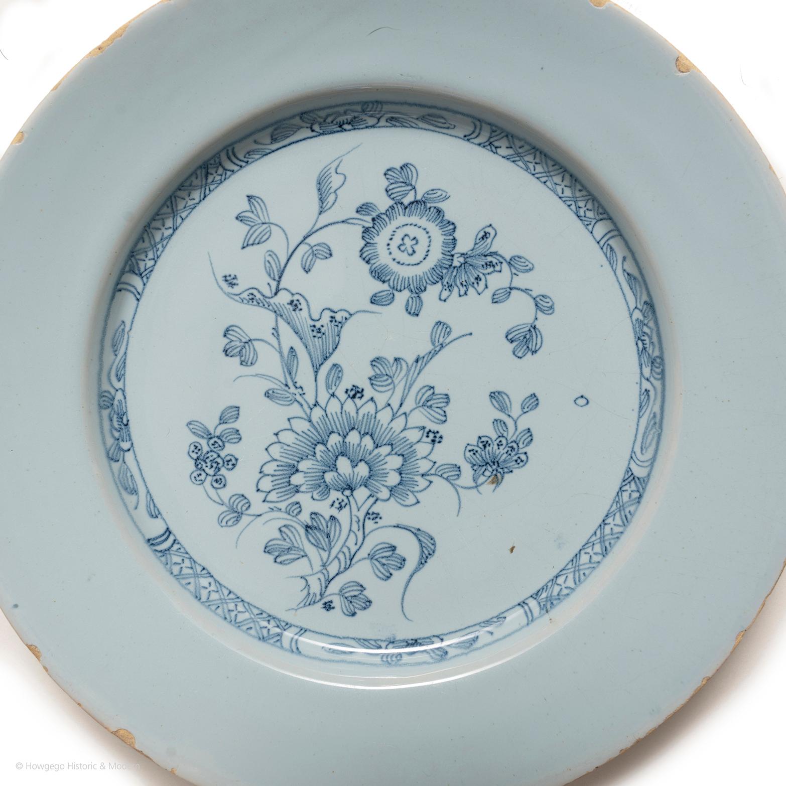 Paar Delfter Porzellan-Teller Chinioserie Liverpool Blau Weiß Durchmesser 23cm 9  (Chinoiserie) im Angebot