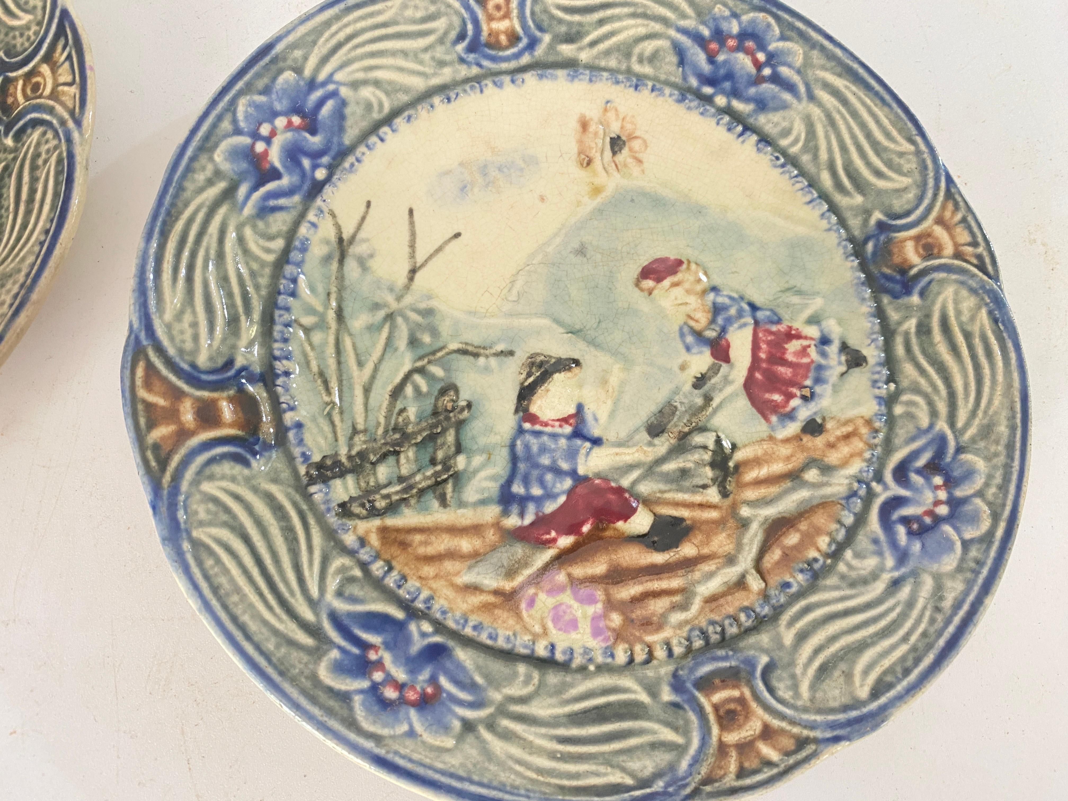 Plates with Faience Children Playing Walmuel Manufacture Belgium 19th set of 2 In Good Condition In Auribeau sur Siagne, FR