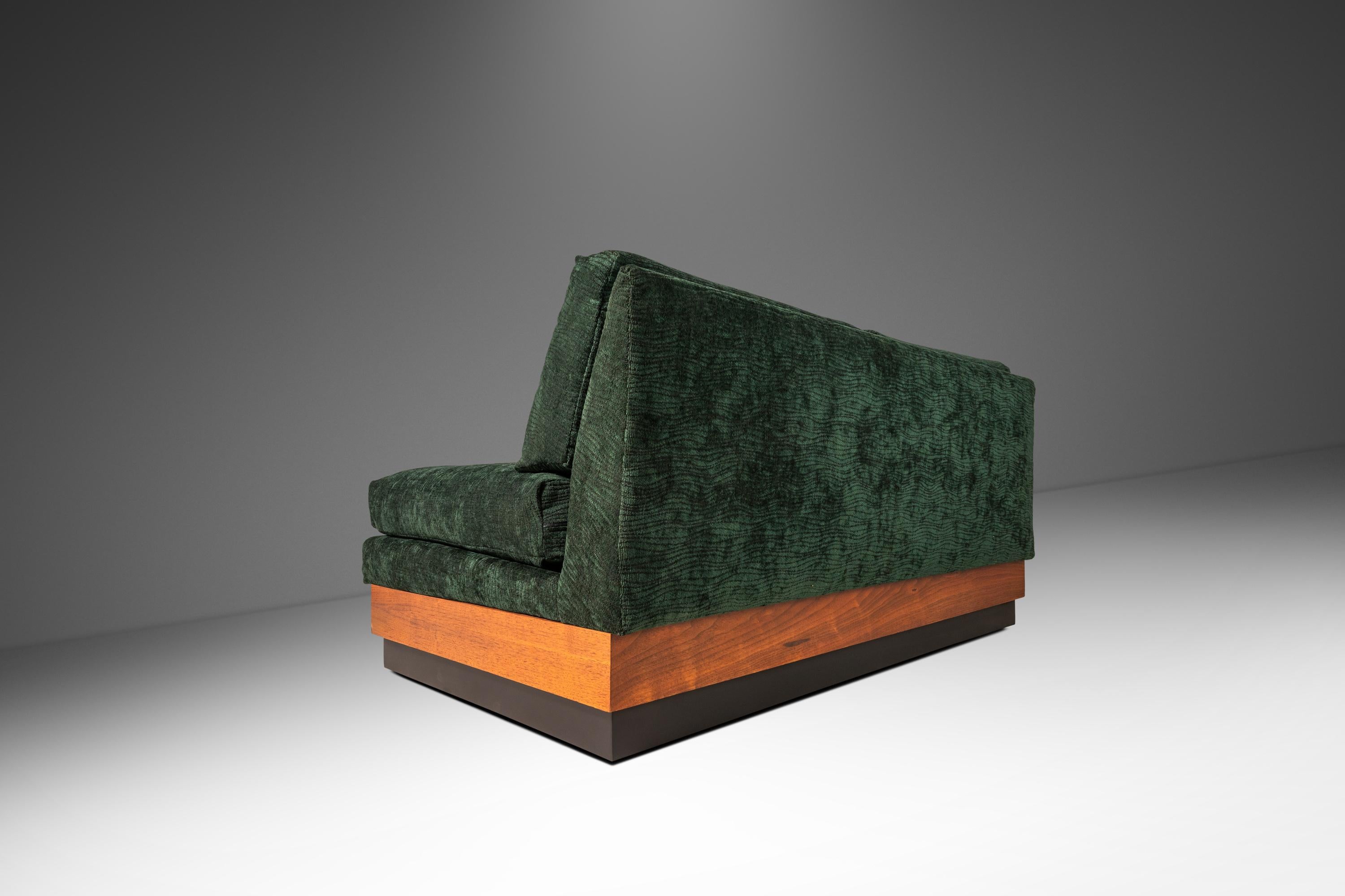 Plateau Loveseat-Sofa aus Nussbaumholz von Adrian Pearsall für Craft Associates, 1960er Jahre im Angebot 6