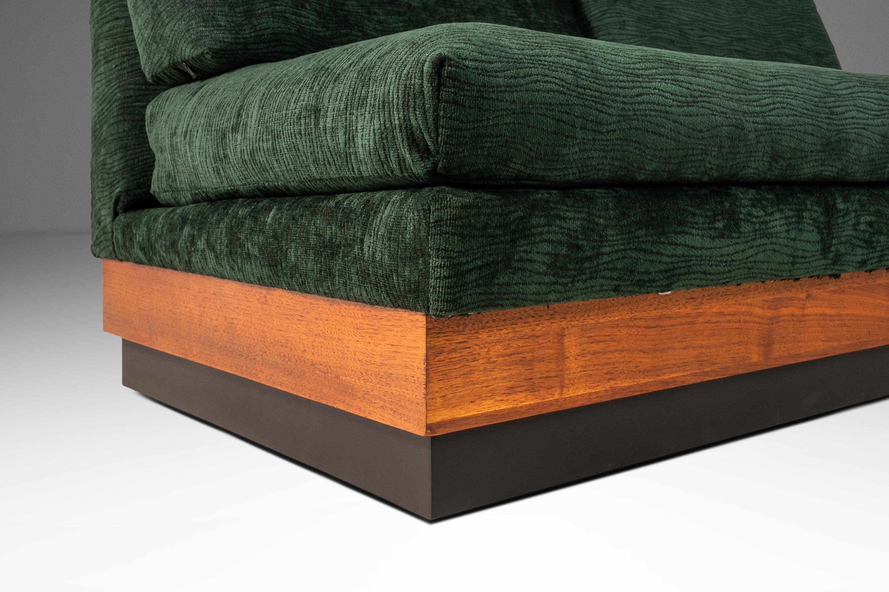Plateau Loveseat-Sofa aus Nussbaumholz von Adrian Pearsall für Craft Associates, 1960er Jahre im Angebot 9