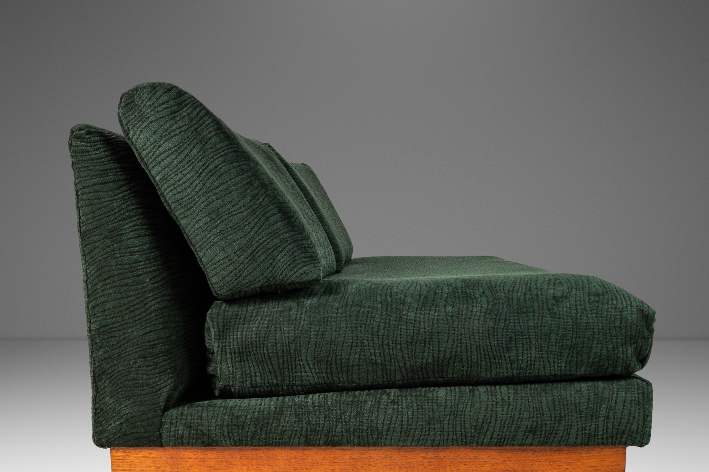 Plateau Loveseat-Sofa aus Nussbaumholz von Adrian Pearsall für Craft Associates, 1960er Jahre im Angebot 10