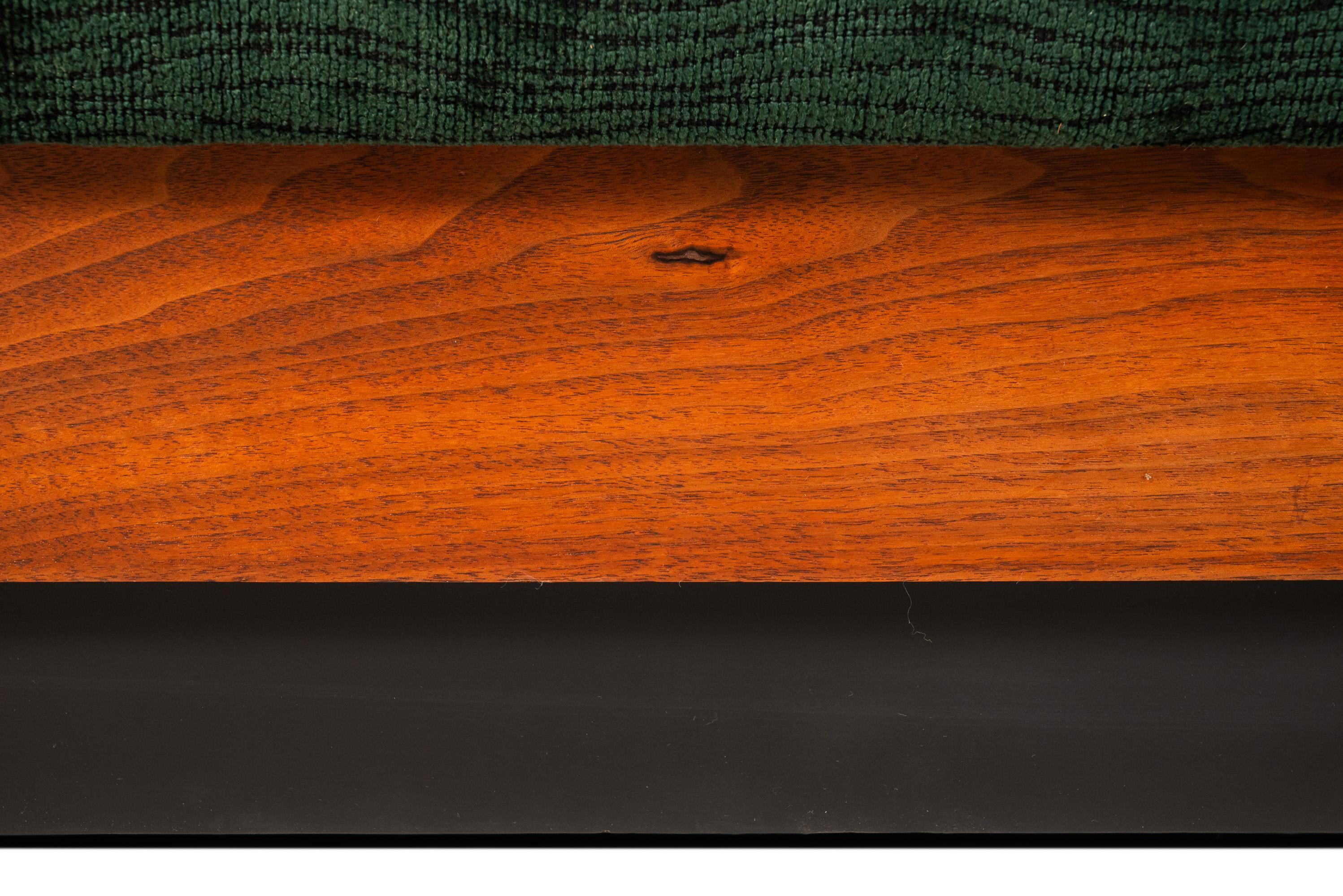 Plateau Loveseat-Sofa aus Nussbaumholz von Adrian Pearsall für Craft Associates, 1960er Jahre im Angebot 1