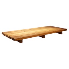 Niedrige Plateaubank von Charlotte Perriand, 1970er Jahre