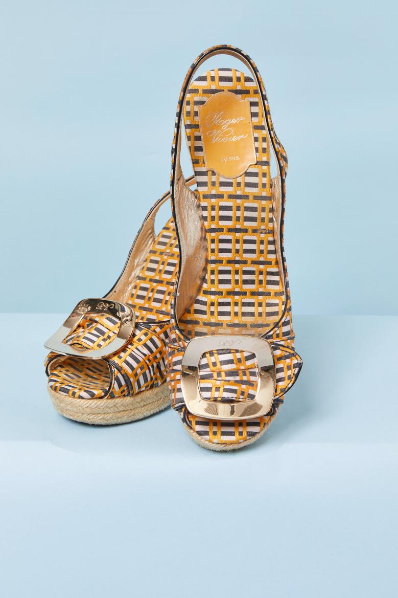 Donna Scarpe con plateau in tessuto jacquard e corda ROGER Vivier in vendita