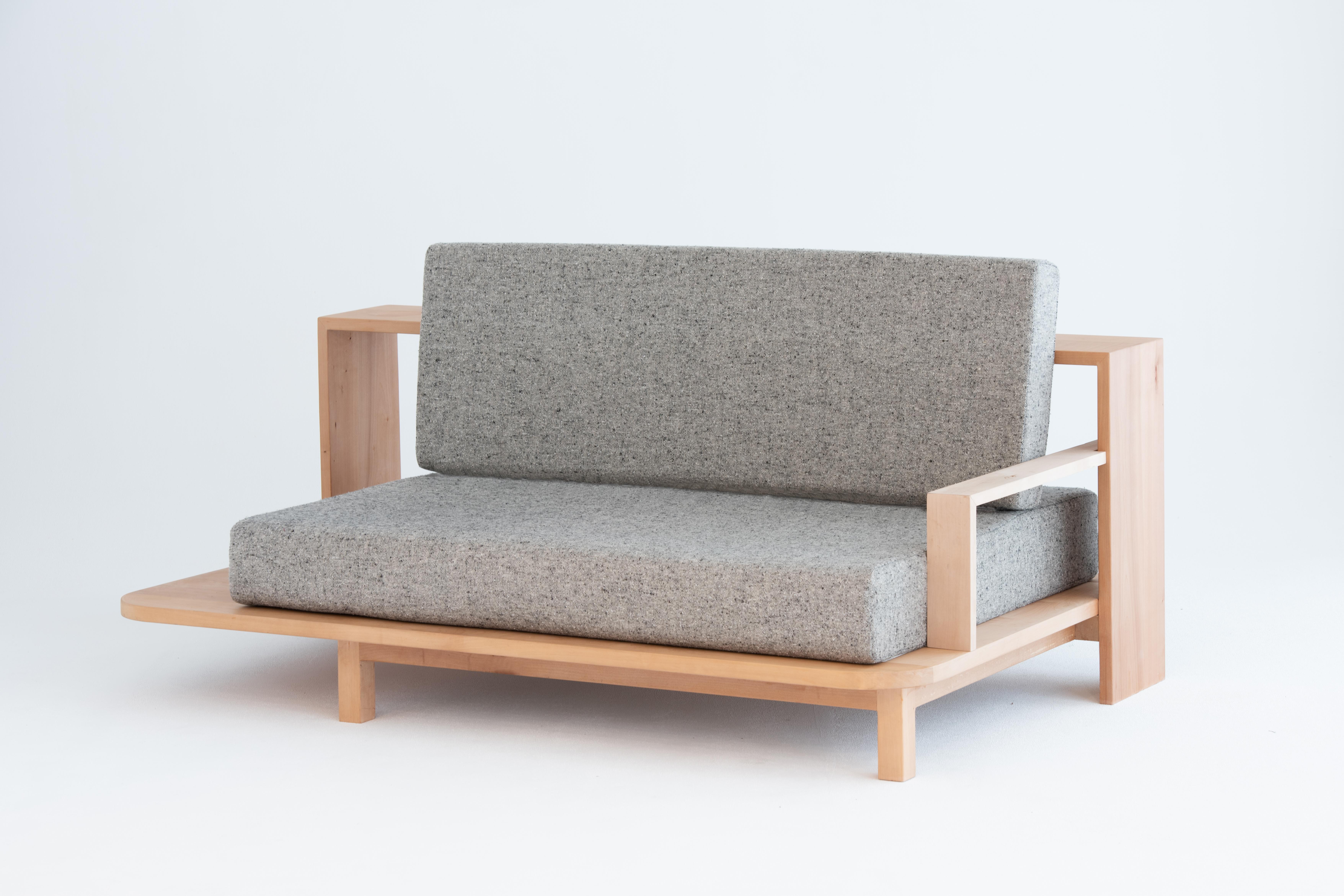 XXI secolo e contemporaneo Divano a piattaforma in faggio massiccio di ispirazione giapponese minimalista dello Studio A. Gandon in vendita