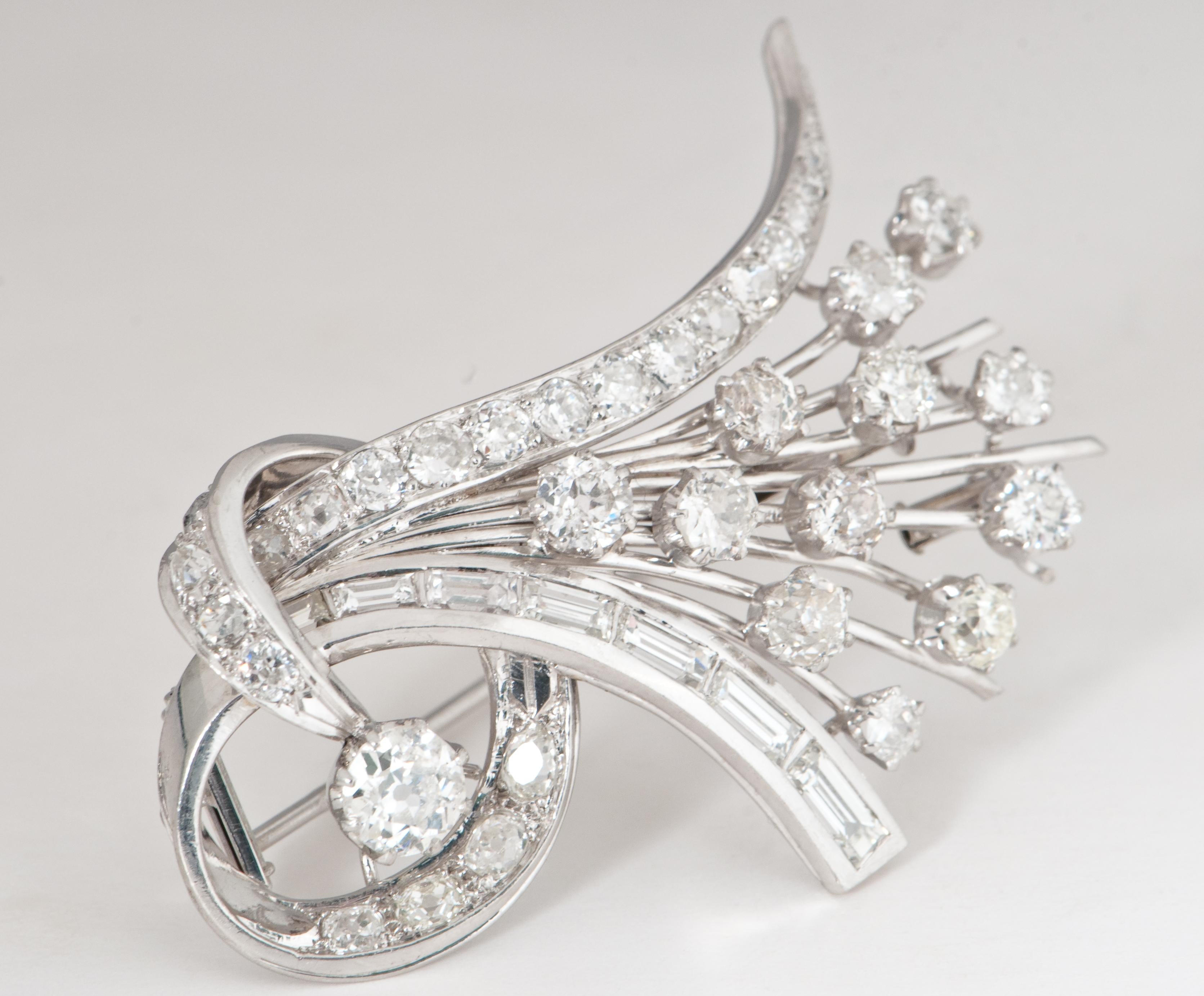 Platine and Diamonds Brooche Shape Bouquet of Flowers, circa 1950s For Sale 3