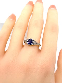 Platinium ring set with a sapphire and diamonds, circa 1900