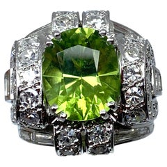 Platinium ring set with diamonds and peridot, Art Deco period.
