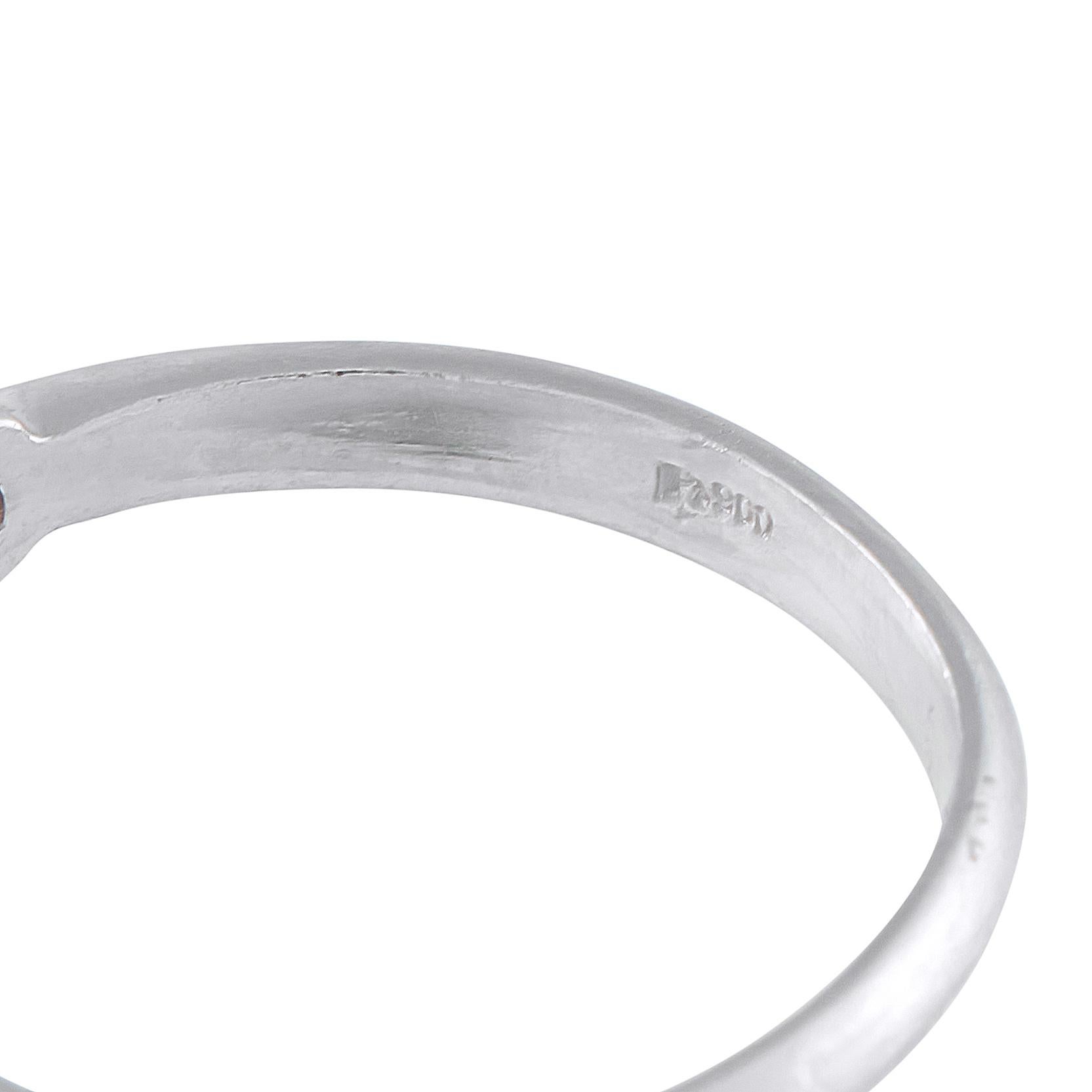 Platinum 0.08ct Diamond and Ruby Ring MF13-101625 en Excelente estado para la venta en Southampton, PA