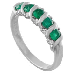 Anello in platino con diamante e smeraldo da 0,13 carati MF13-041426