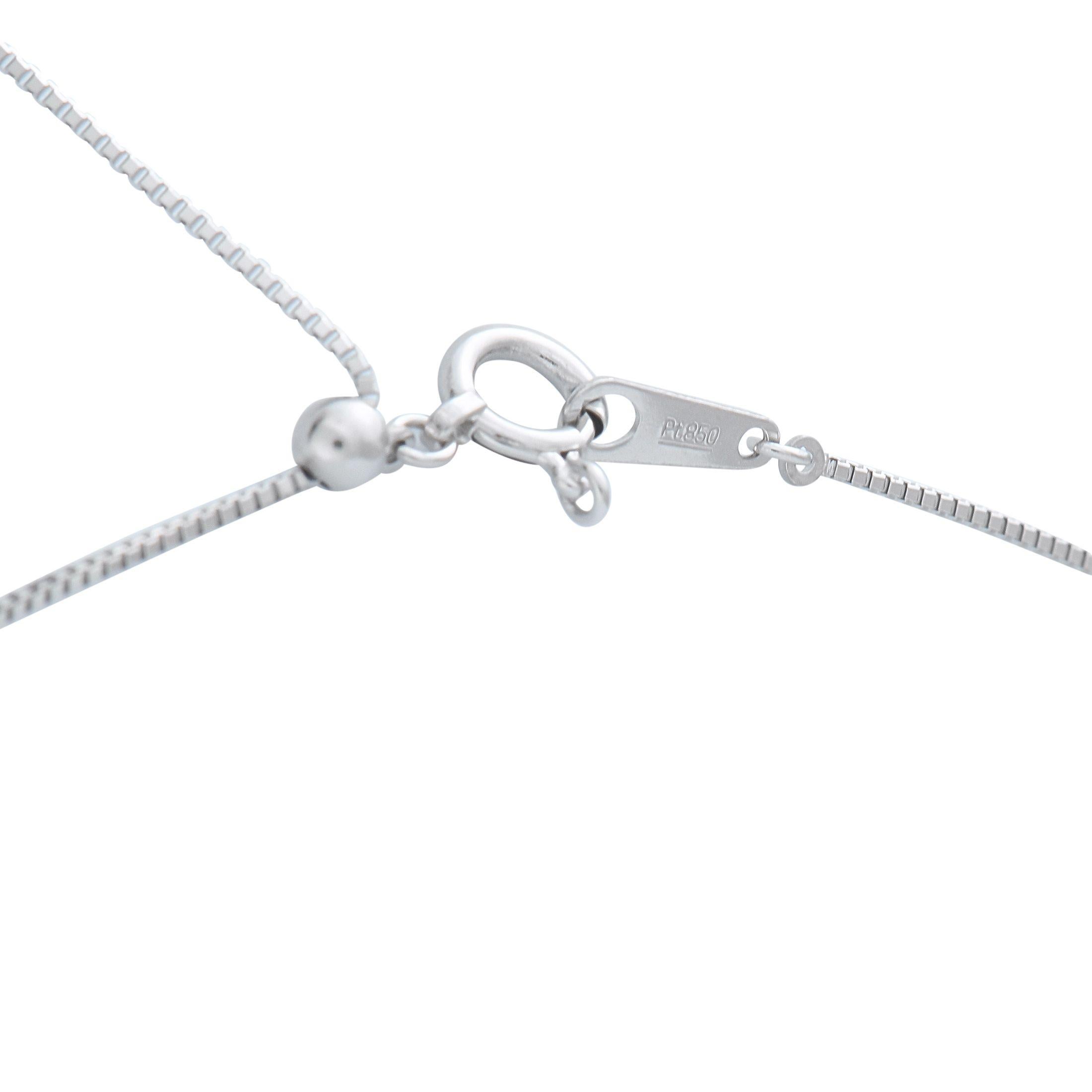 Taglio rotondo Collana con ciondolo in platino con diamante e rubino da 0.14 carati in vendita