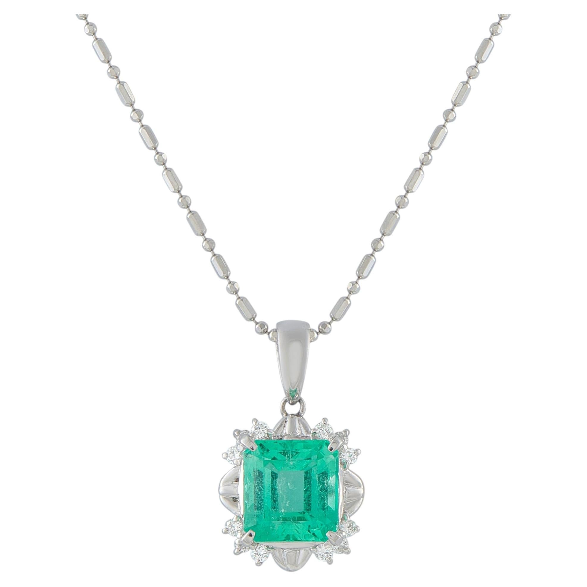 Platinum 0.16ct Diamond and Emerald Pendant Necklace MF256-041426 For Sale