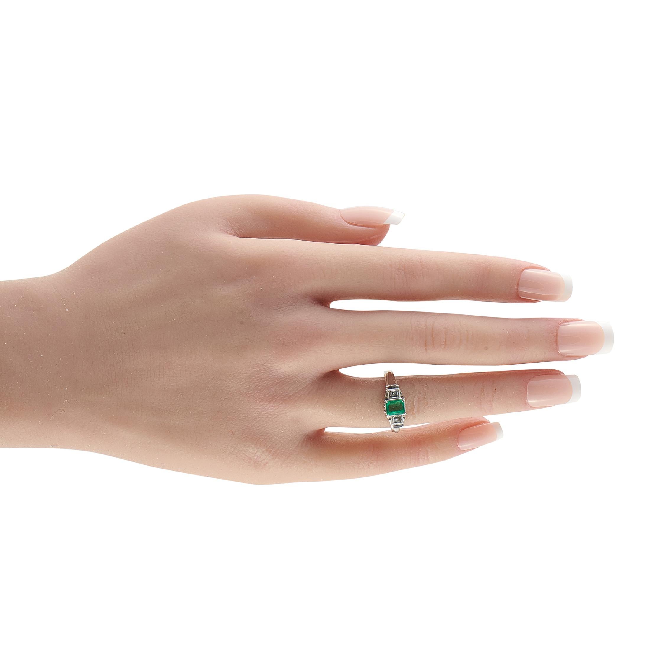 Platinum 0.24ct Diamond and Emerald Ring MF11-110425 Corte redondo en venta