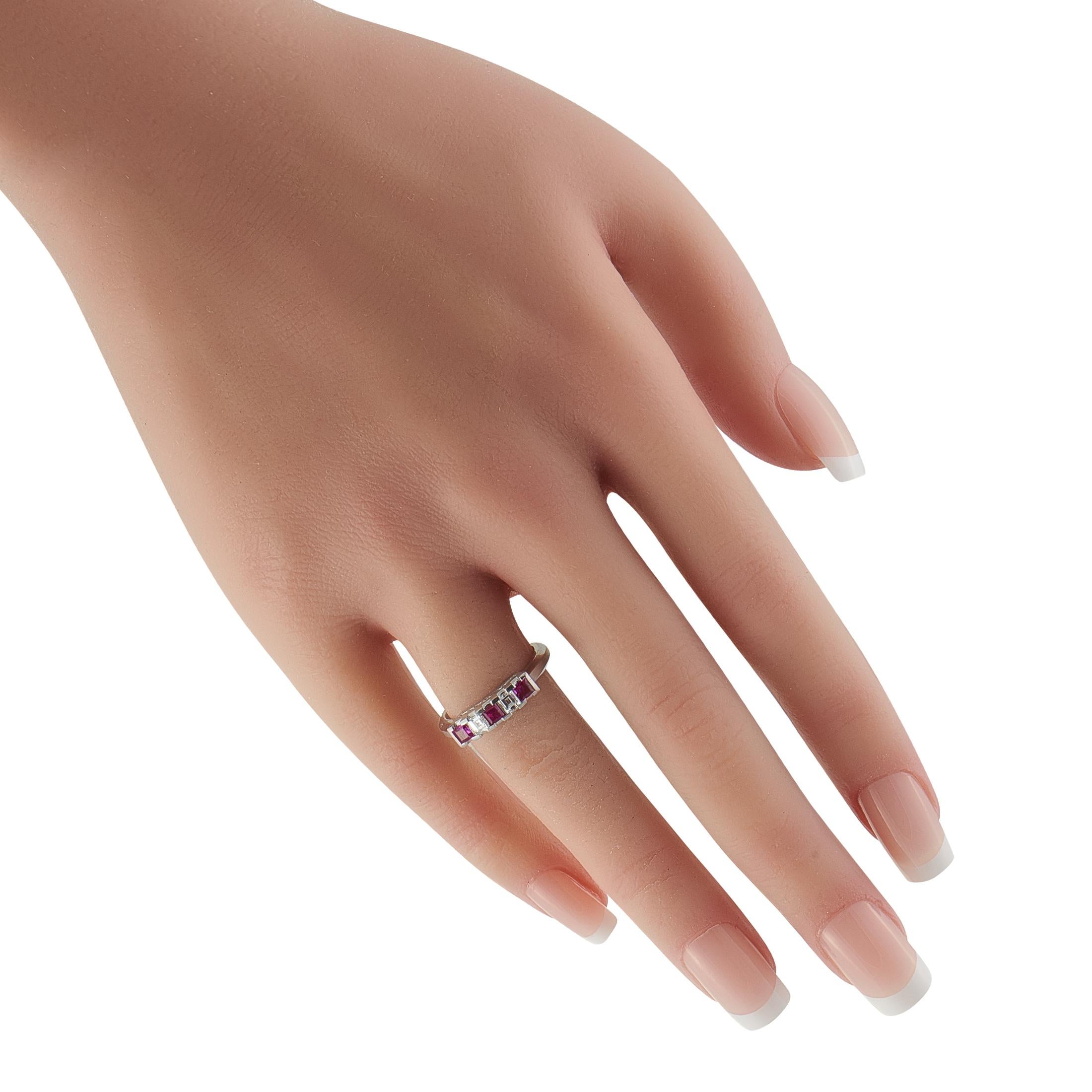 Taglio misto Platinum 0.26ct Diamond and Ruby Five-Stone Ring MF72-101625 in vendita