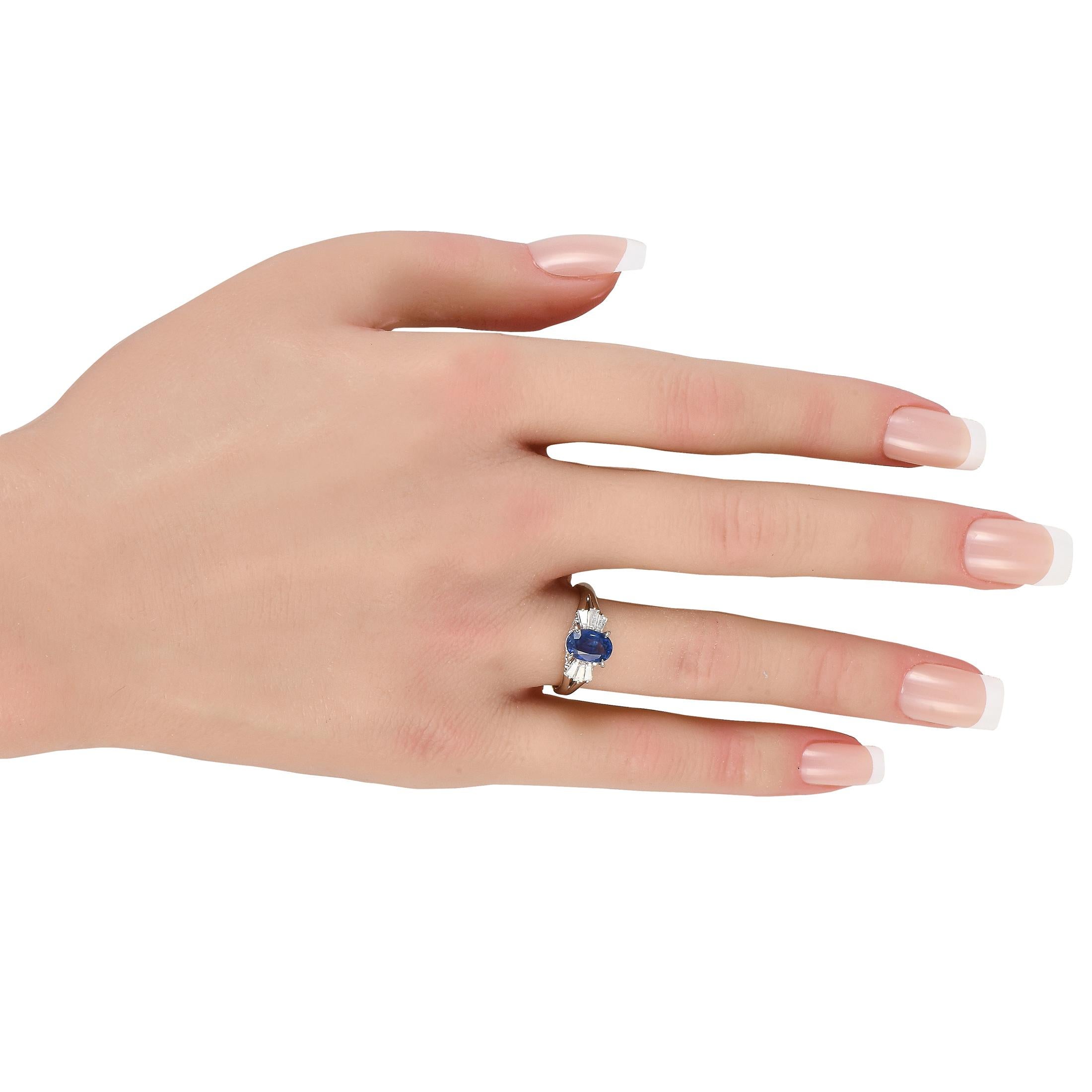 Anillo de platino con diamantes y zafiros de 0,29 ct MF26-112924 Corte baguette