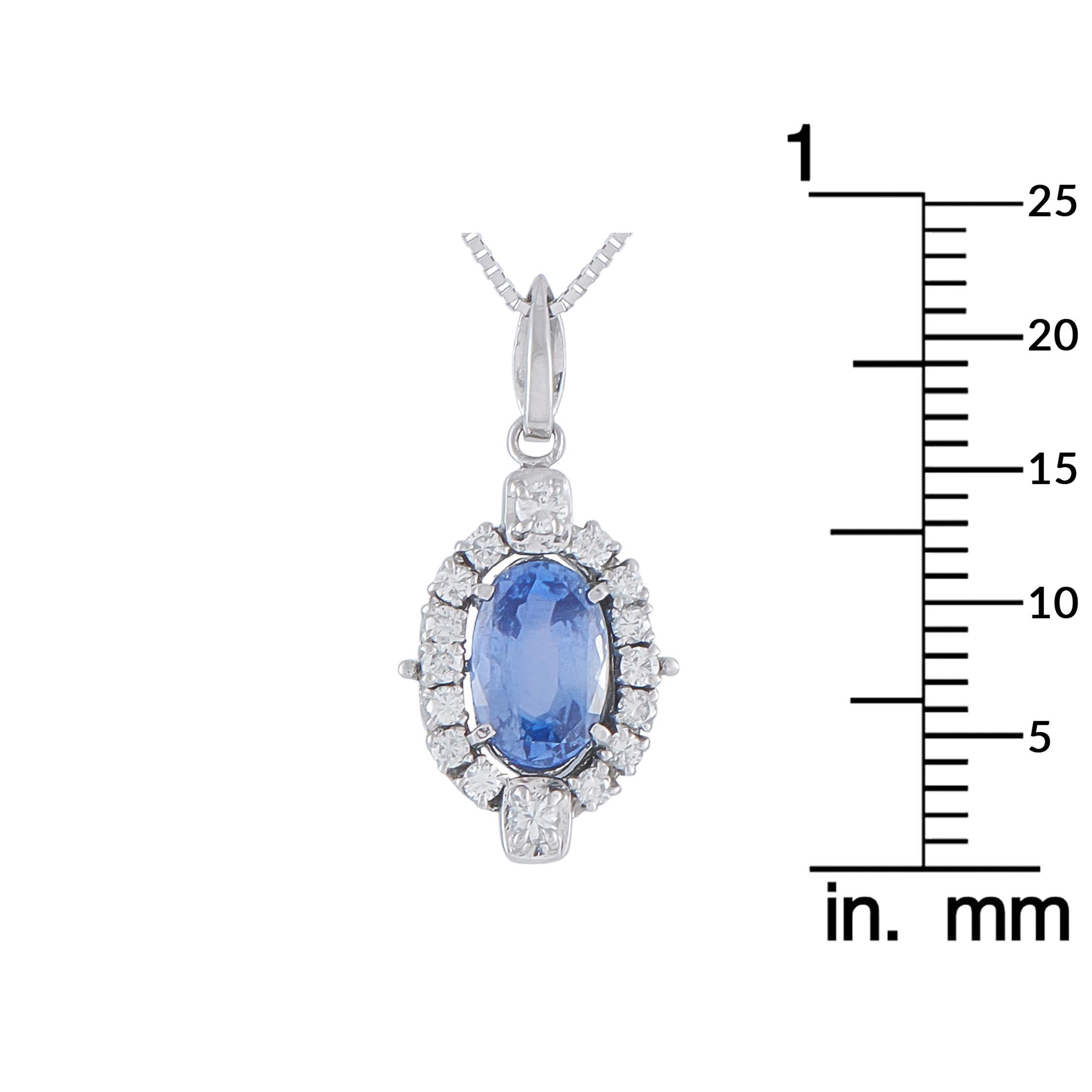 Platinum 0.31ct Diamond and Sapphire Oval Halo Pendant Necklace MF28-110425 im Zustand „Hervorragend“ im Angebot in Southampton, PA