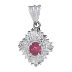 Ciondolo in platino con diamante e rubino da 0,34 carati MF08-121625