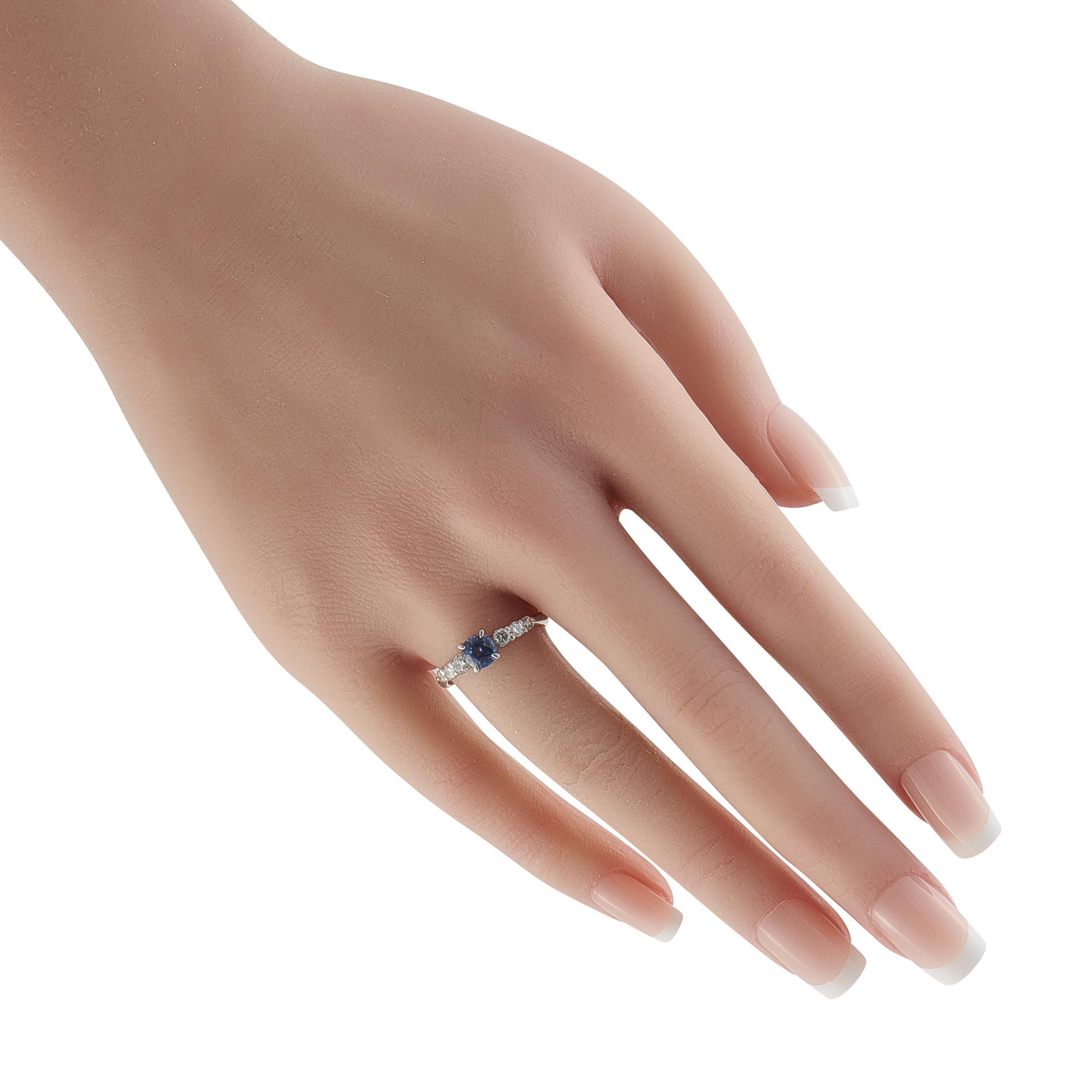 Taille ronde Platinum 0.34ct Diamond and Sapphire Ring MF29-110425 en vente
