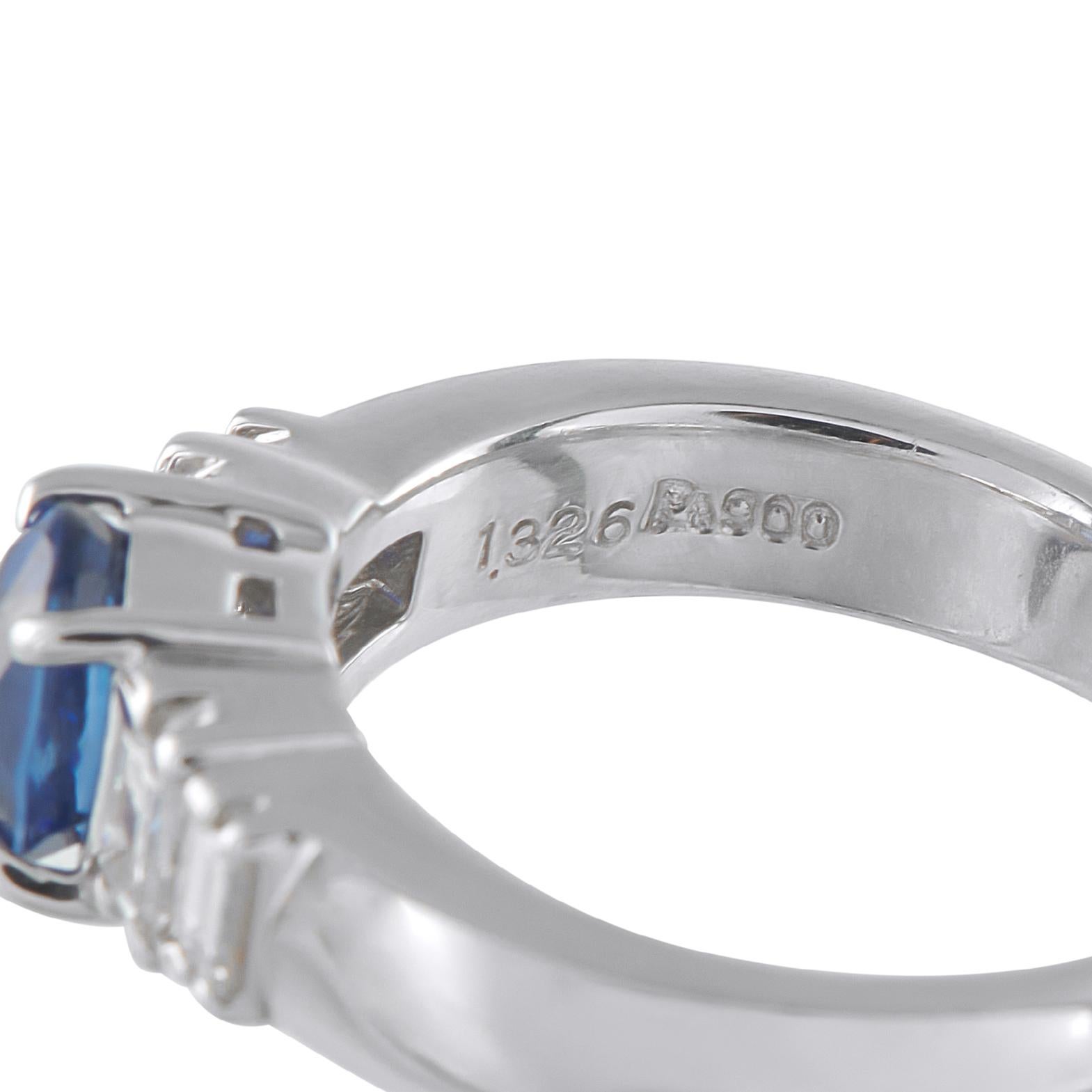 Platinum 0.40ct Diamond and Sapphire Ring MF49-101725 Excellent état - En vente à Southampton, PA