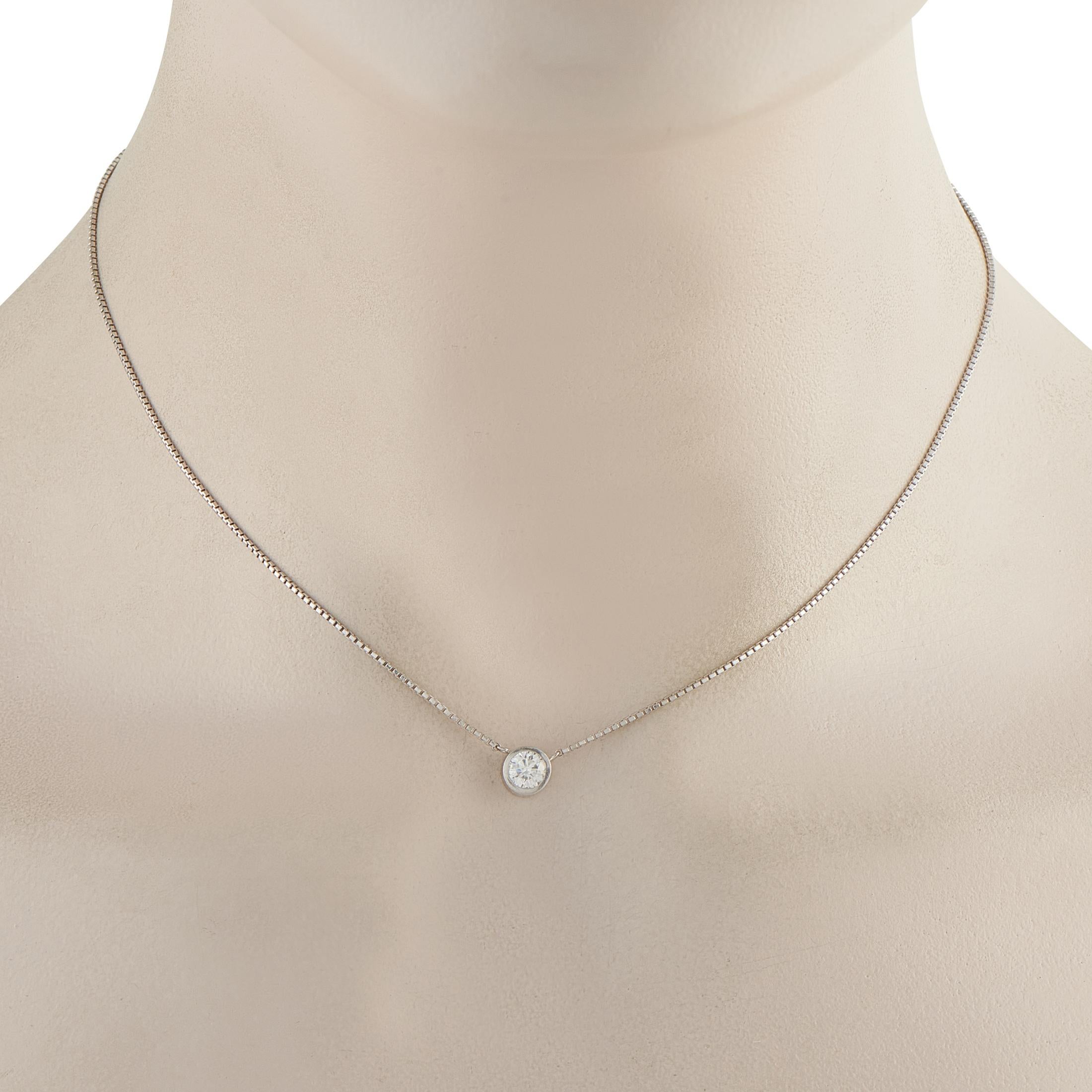 This necklace keeps its focus on pure, effortless brilliance. A 0.44-carat round diamond rests in a smooth bezel setting, giving the stone a clean and modern frame. The box chain adds subtle texture and strength while maintaining a refined and