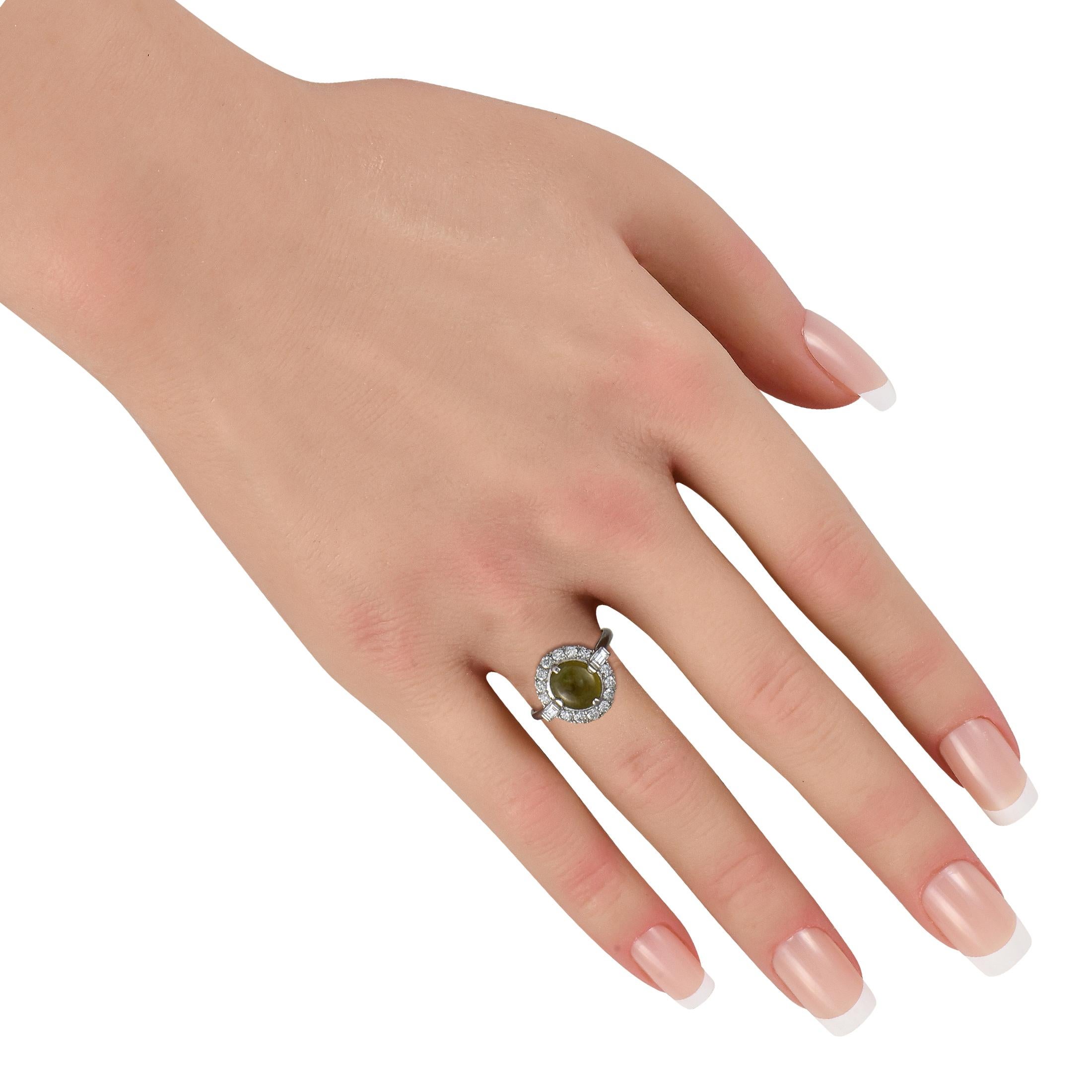 Taglio rotondo Anello in platino con diamante e occhio di gatto da 0,45 carati in vendita