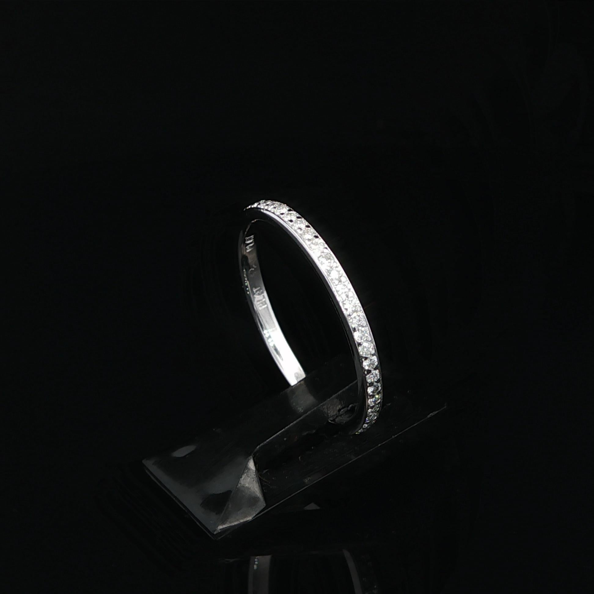 Anello in platino con pavé di diamanti rotondi da 0,45 ct. In condizioni ottime in vendita a Montclair, NJ