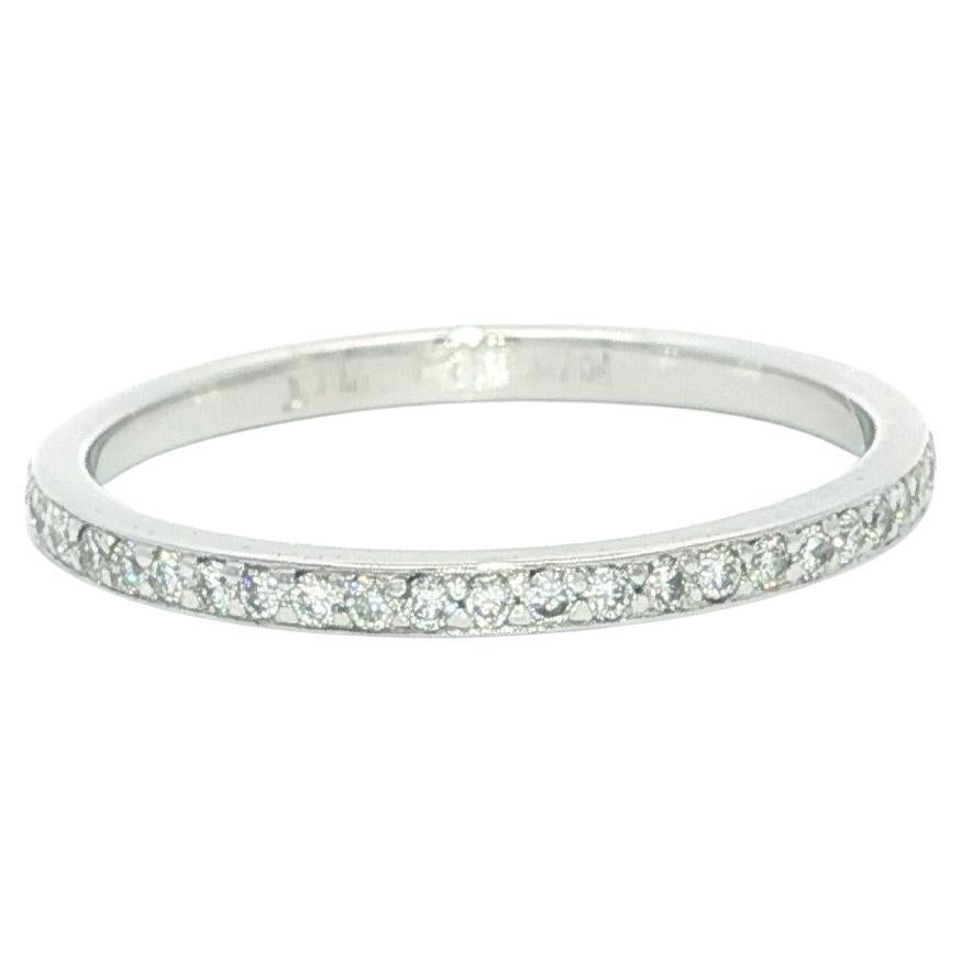 Anello in platino con pavé di diamanti rotondi da 0,45 ct.