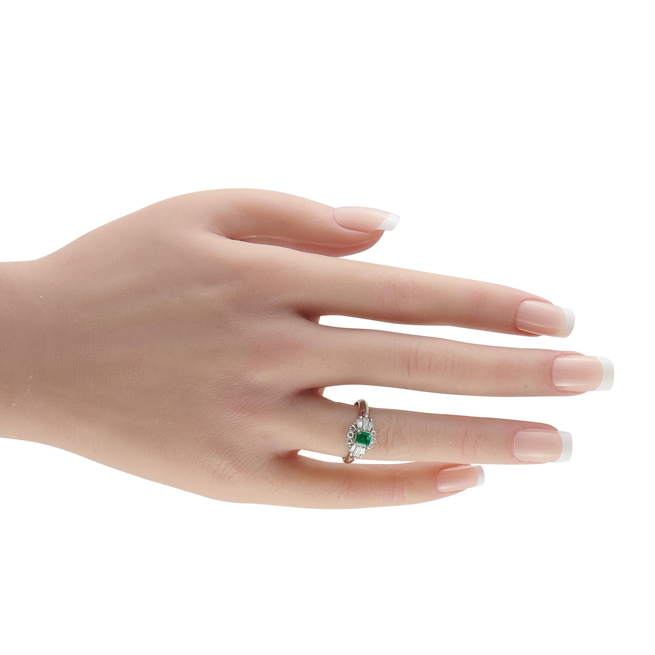 Platinum 0.47ct Diamond and Emerald Ring MF23-101725 Corte mixto en venta