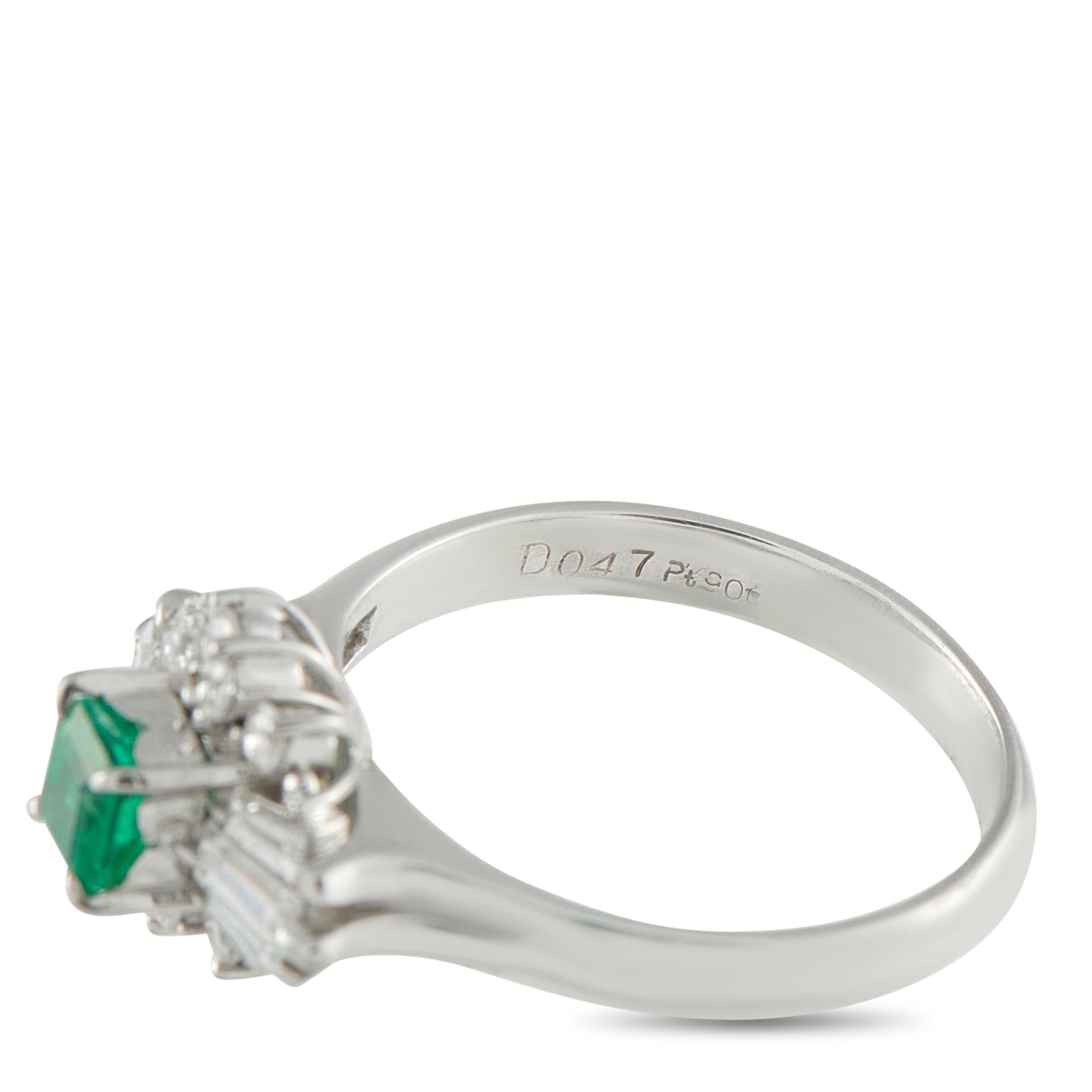 Platinum 0.47ct Diamond and Emerald Ring MF23-101725 en Excelente estado para la venta en Southampton, PA