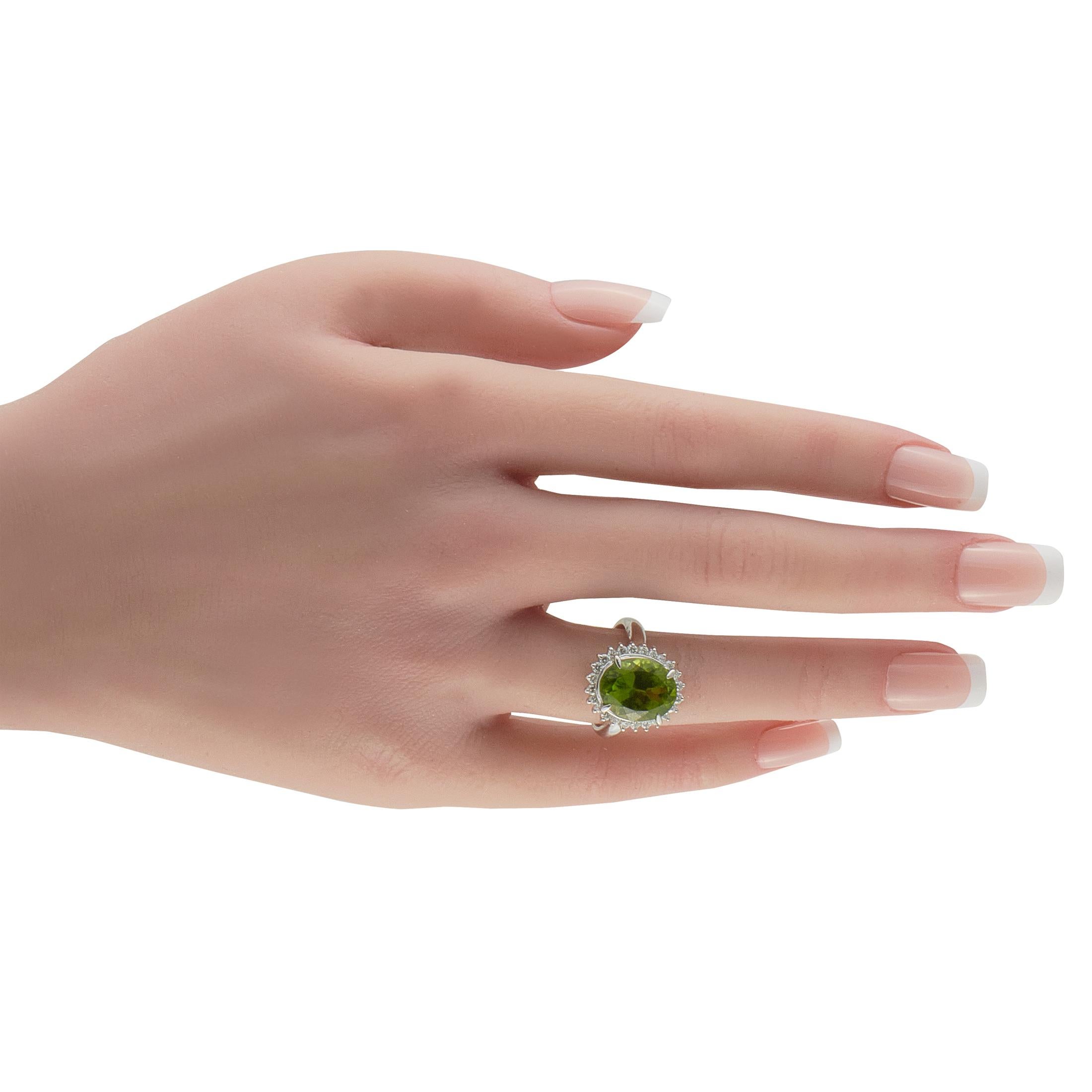 Round Cut Platinum 0.50ct Diamond and Peridot Ring MF57-101625 For Sale