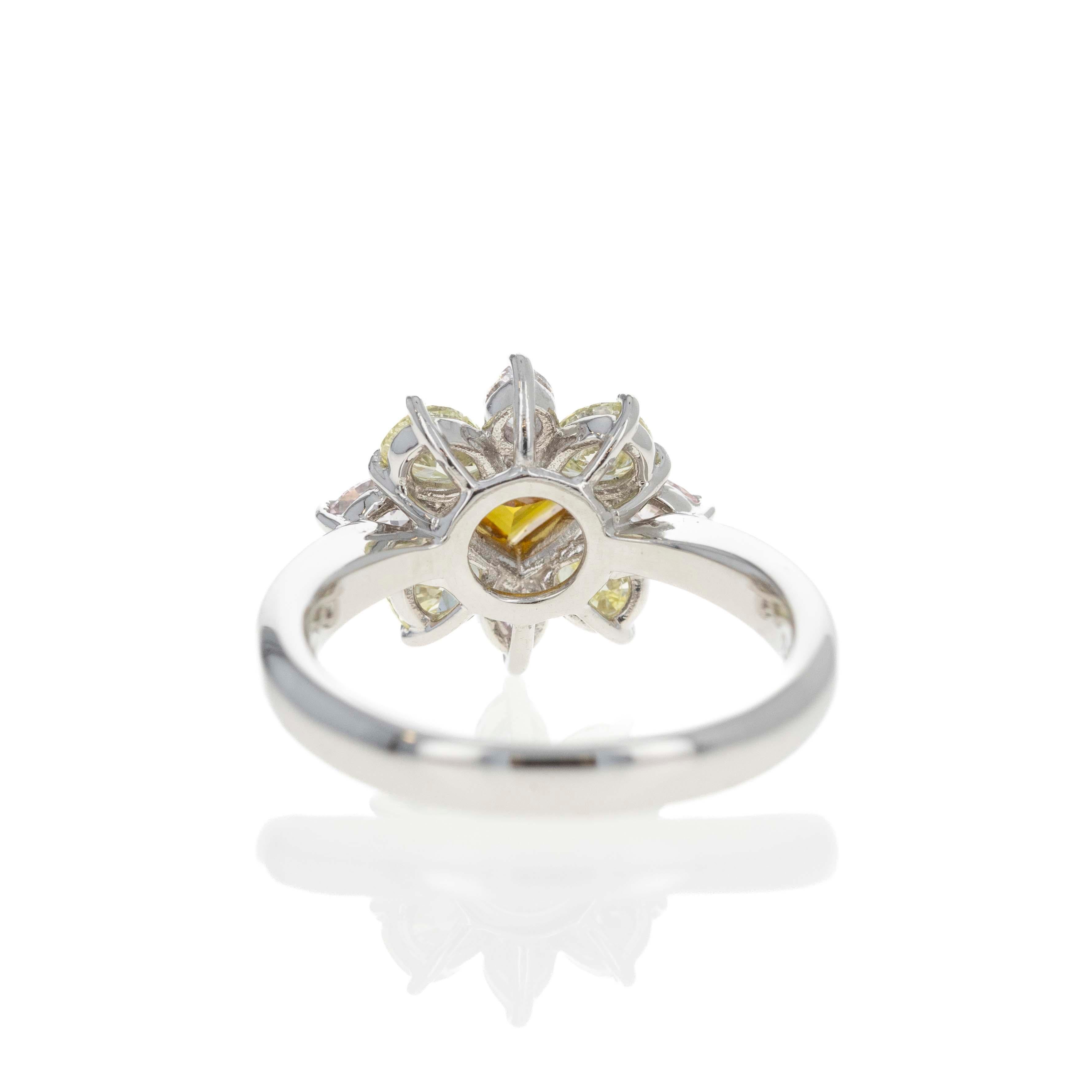 Anello in platino con diamante a forma di aquilone arancione da 0,52 carati In condizioni Nuovo in vendita a Cape May, NJ