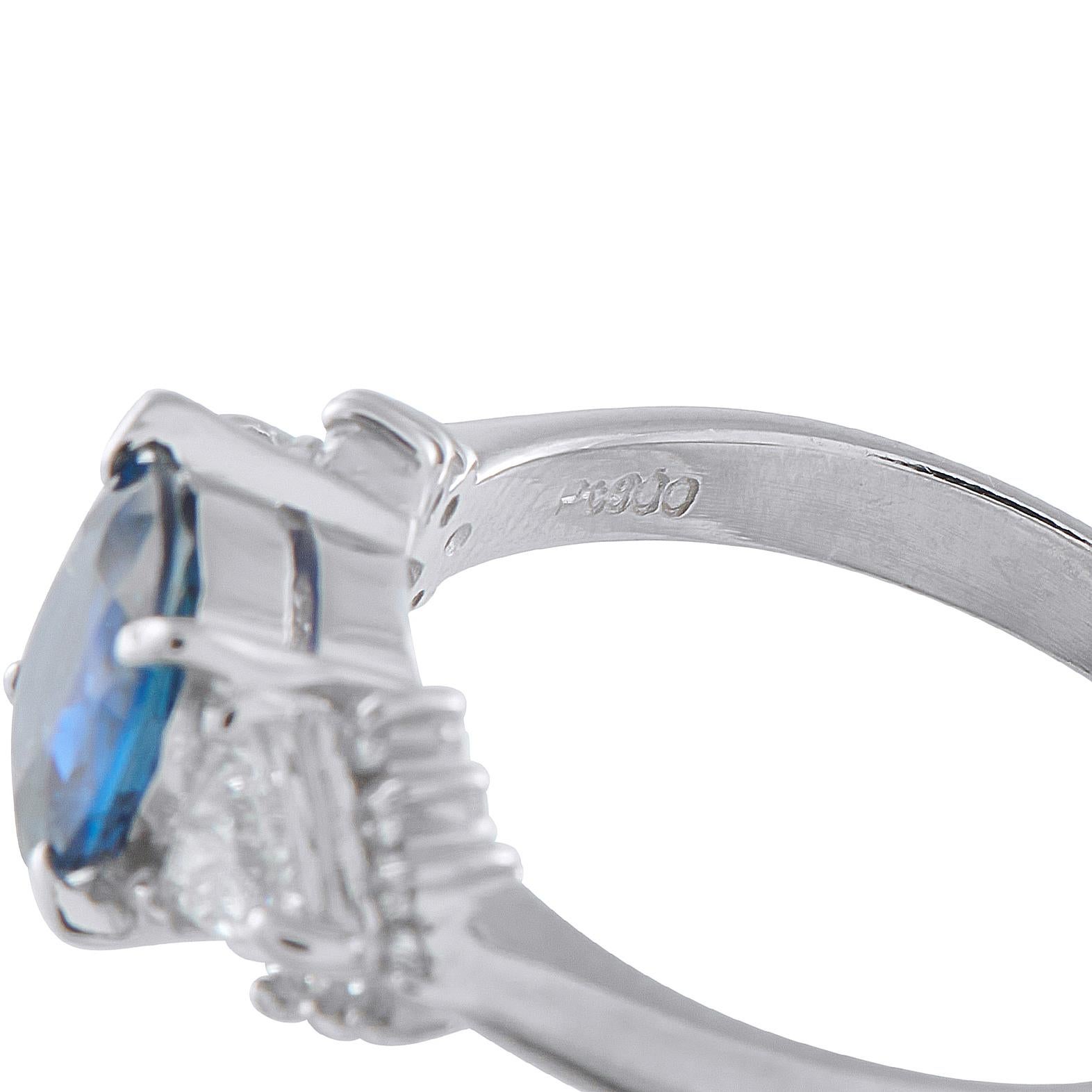 Platinum 0.53ct Diamond and Sapphire Ring MF04-110525 im Zustand „Hervorragend“ im Angebot in Southampton, PA
