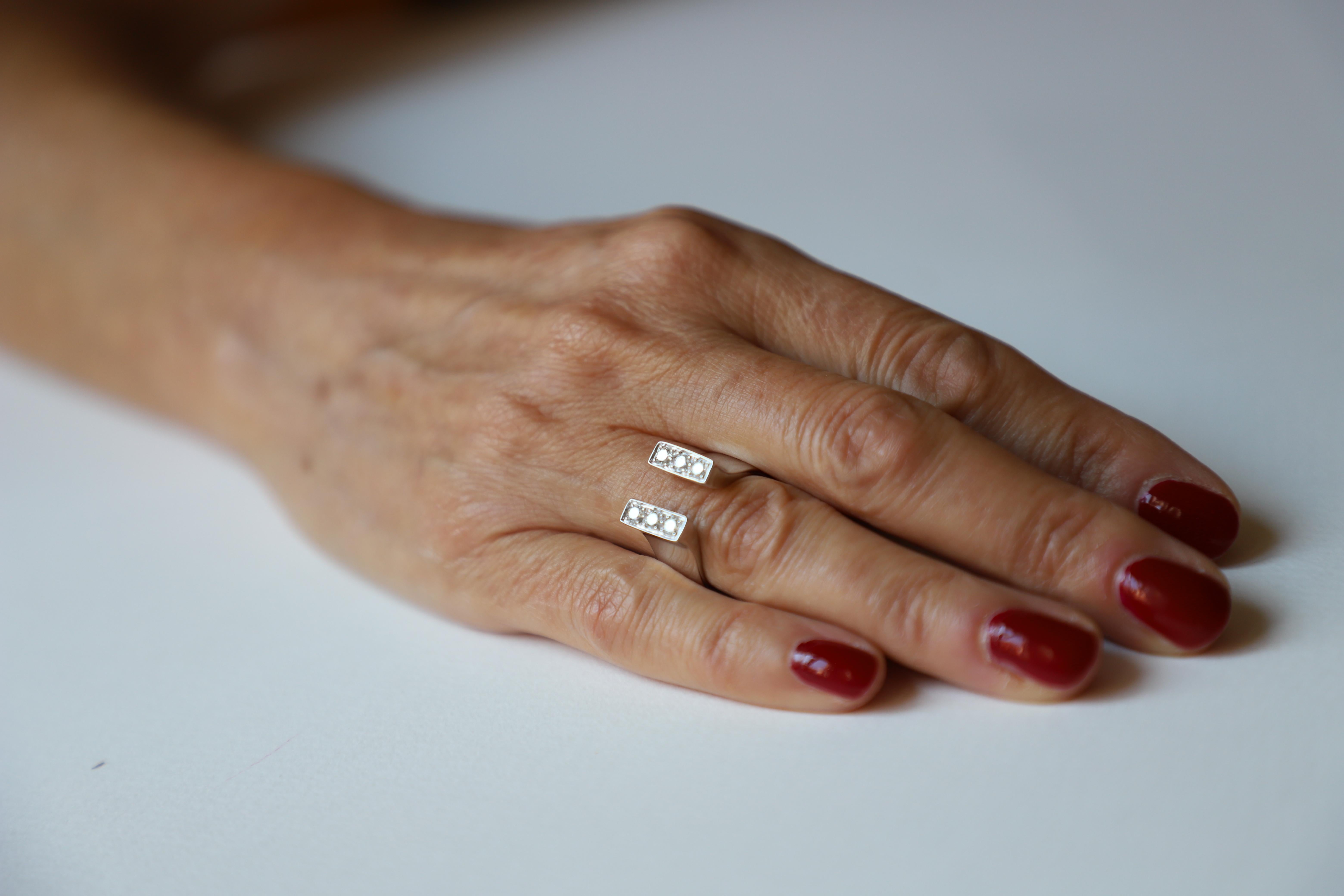 Women's or Men's Platinum 0.54 Karat Brilliant Cut White Diamonds Magnet Engagement Design Ring For Sale