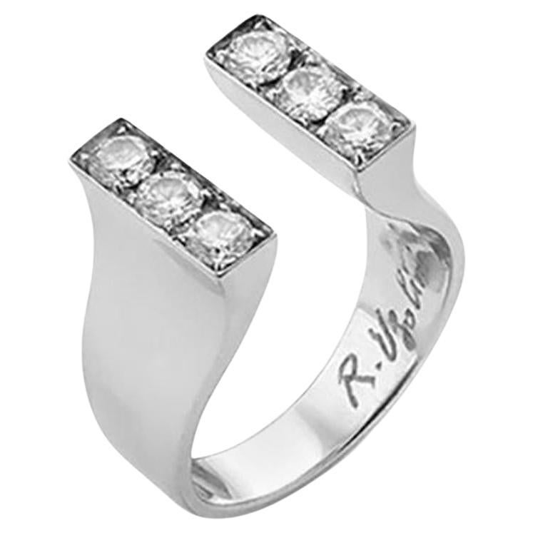 Bague de fiançailles en platine avec diamants blancs taille brillant de 0,54 carat et motif magnétique